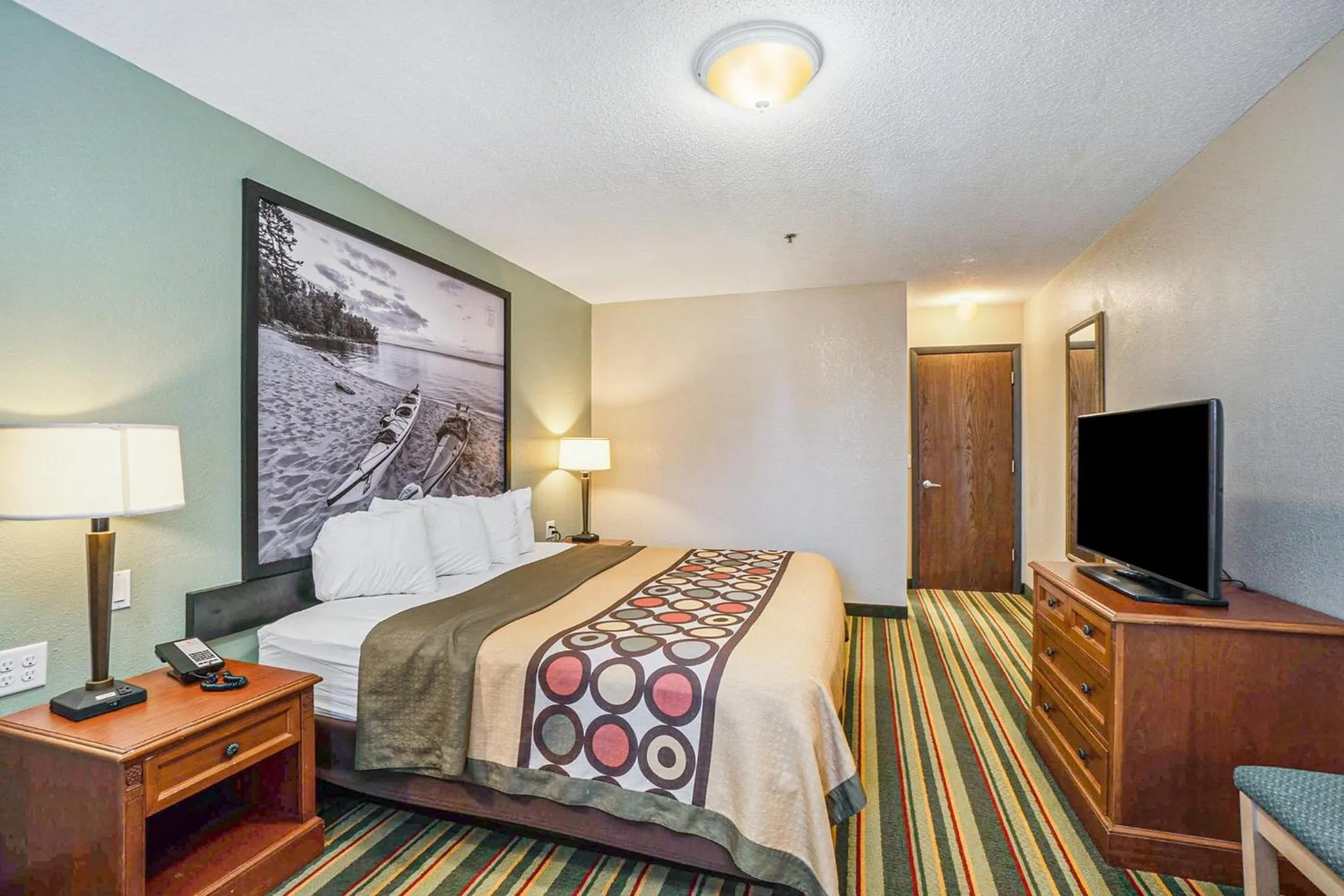 Bed in Super 8 by Wyndham Mt. Pleasant