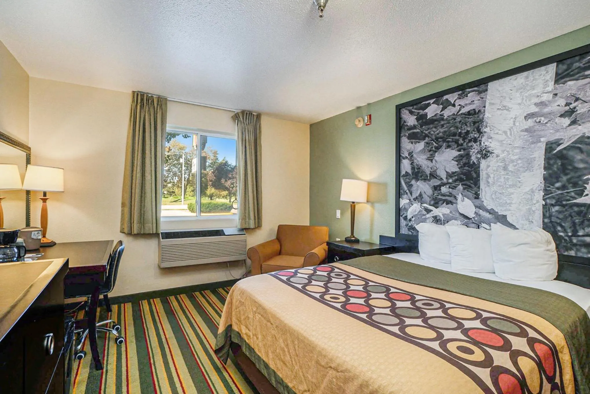 Bed in Super 8 by Wyndham Mt. Pleasant