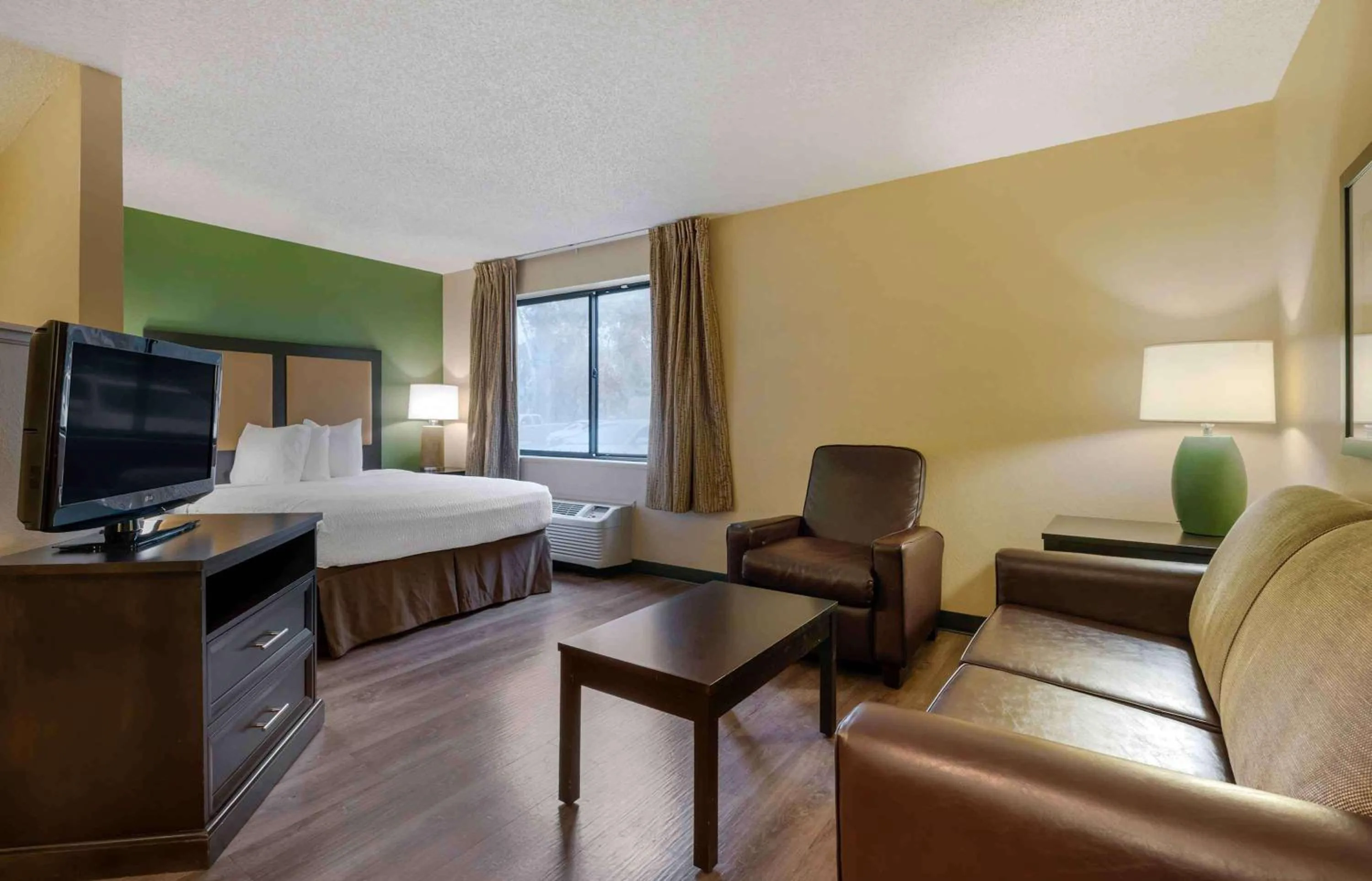 Bedroom, Bed in Extended Stay America Suites - Daytona Beach - International Speedway