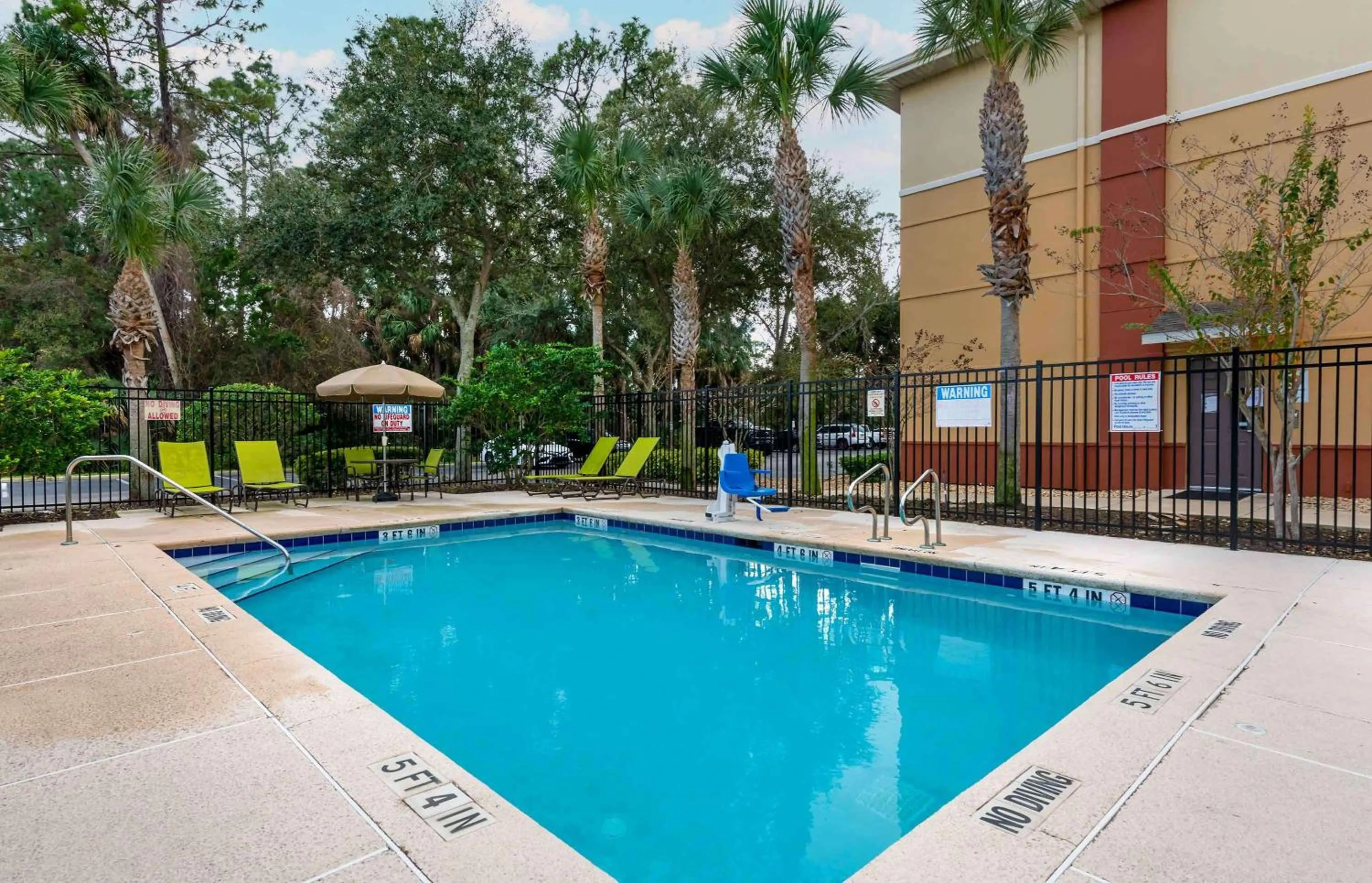Pool view in Extended Stay America Suites - Daytona Beach - International Speedway