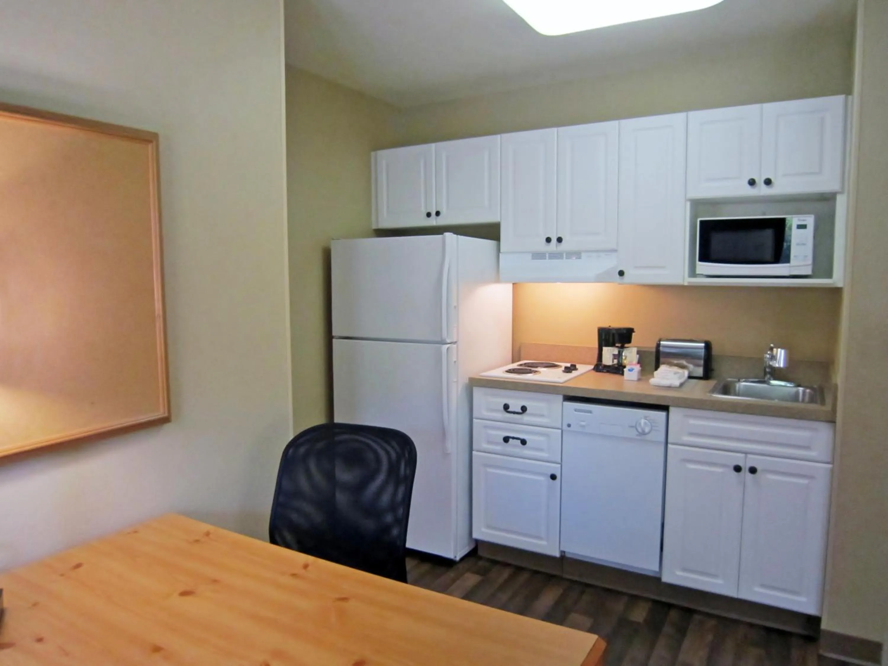 Kitchen or kitchenette in Extended Stay America Suites - Boston - Waltham - 32 4th Ave