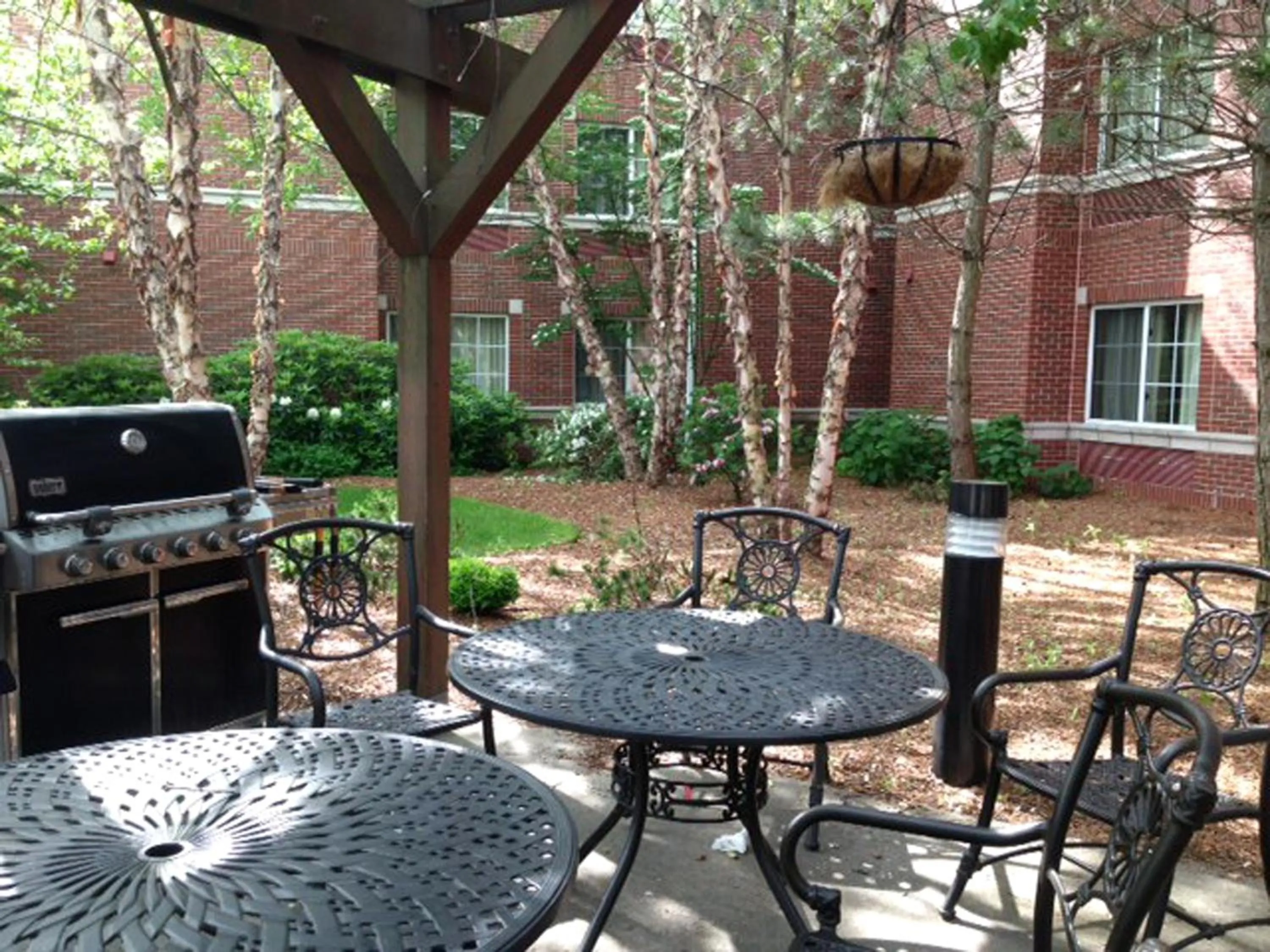 Patio in Extended Stay America Suites - Boston - Waltham - 32 4th Ave