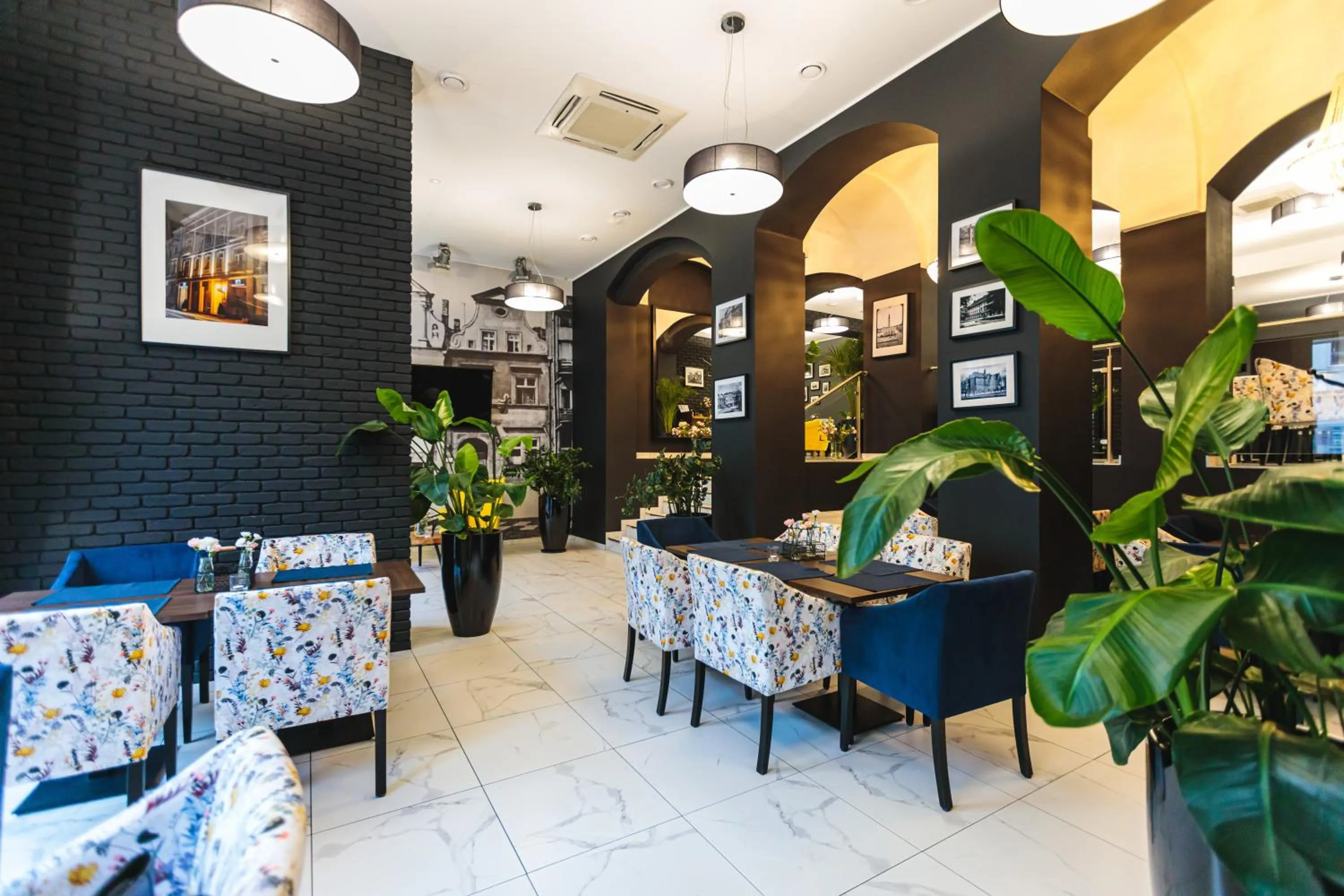 Restaurant/places to eat in No1 Bed&Breakfast Restauracja ŚNIADANIE I PARKING W CENIE!