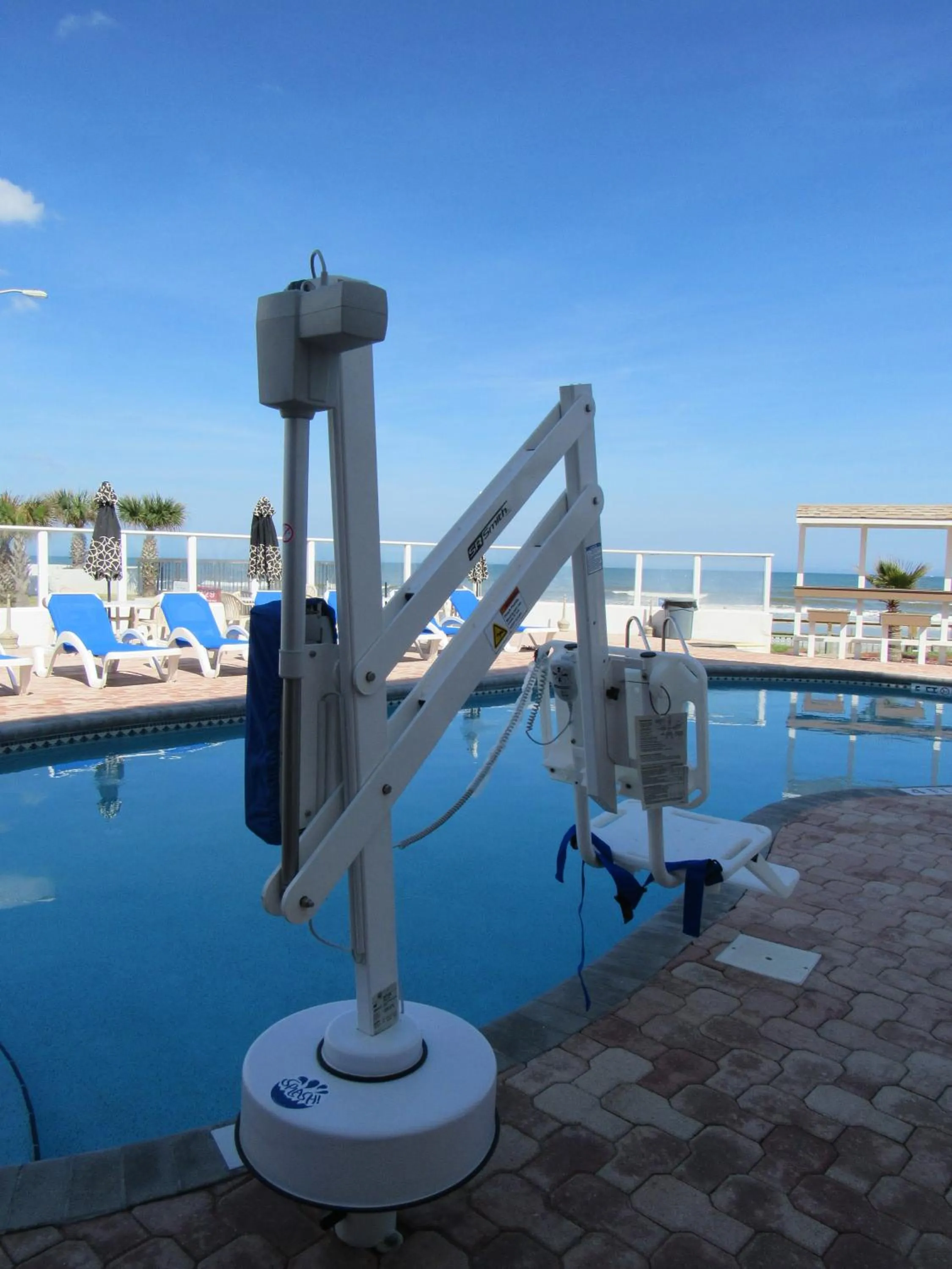 Swimming pool in Cove Motel Oceanfront