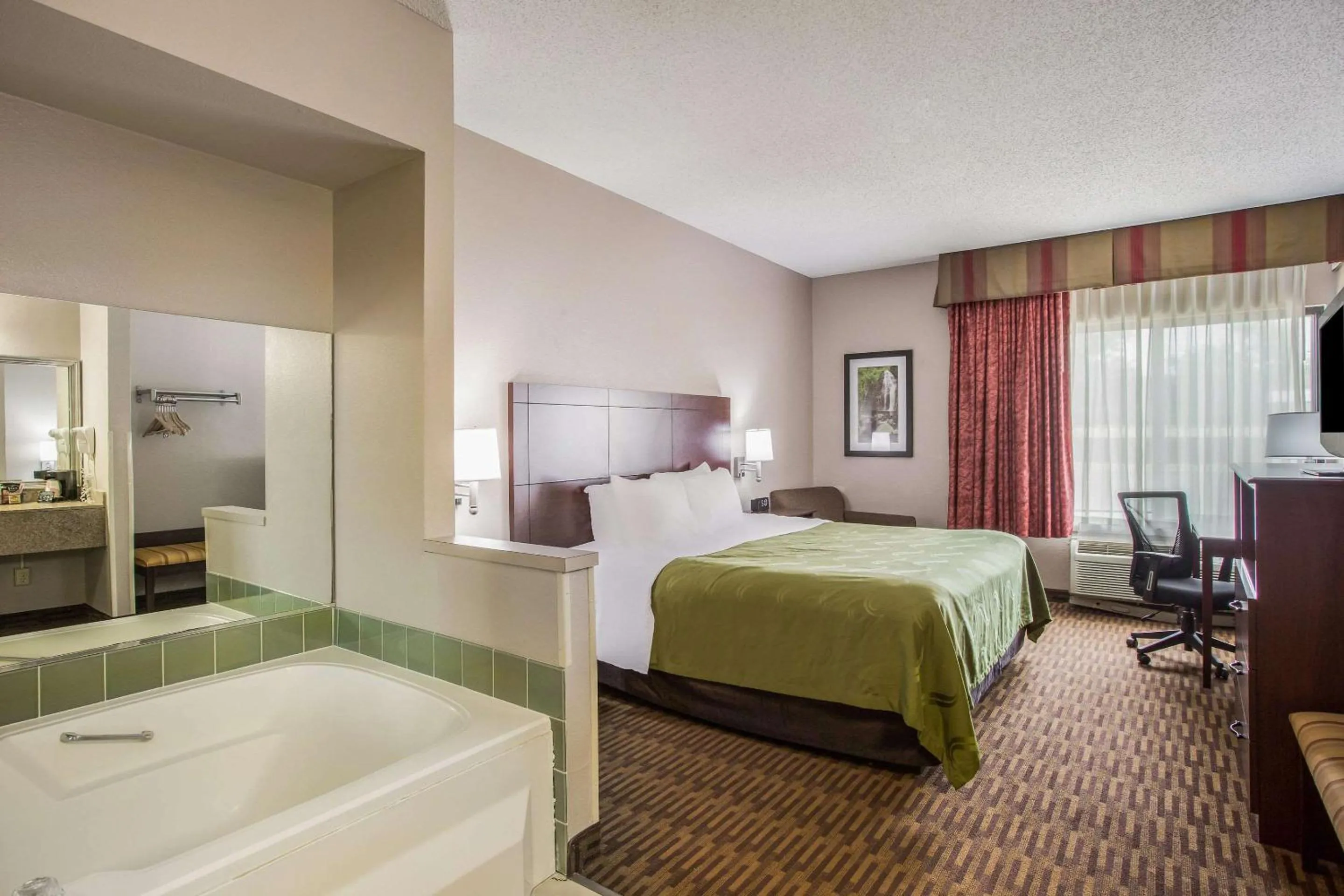 Photo of the whole room, Bed in Quality Inn & Suites Lawrence - University Area