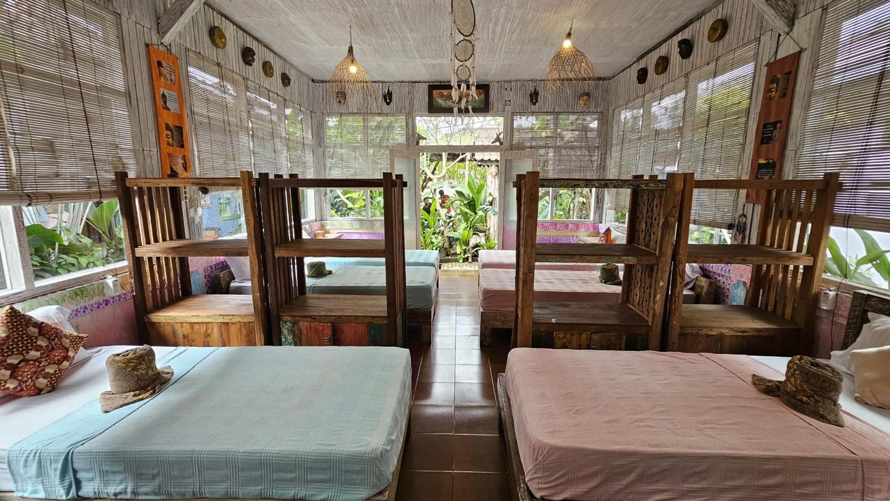 Photo of the whole room, Bed in Lovina Loca