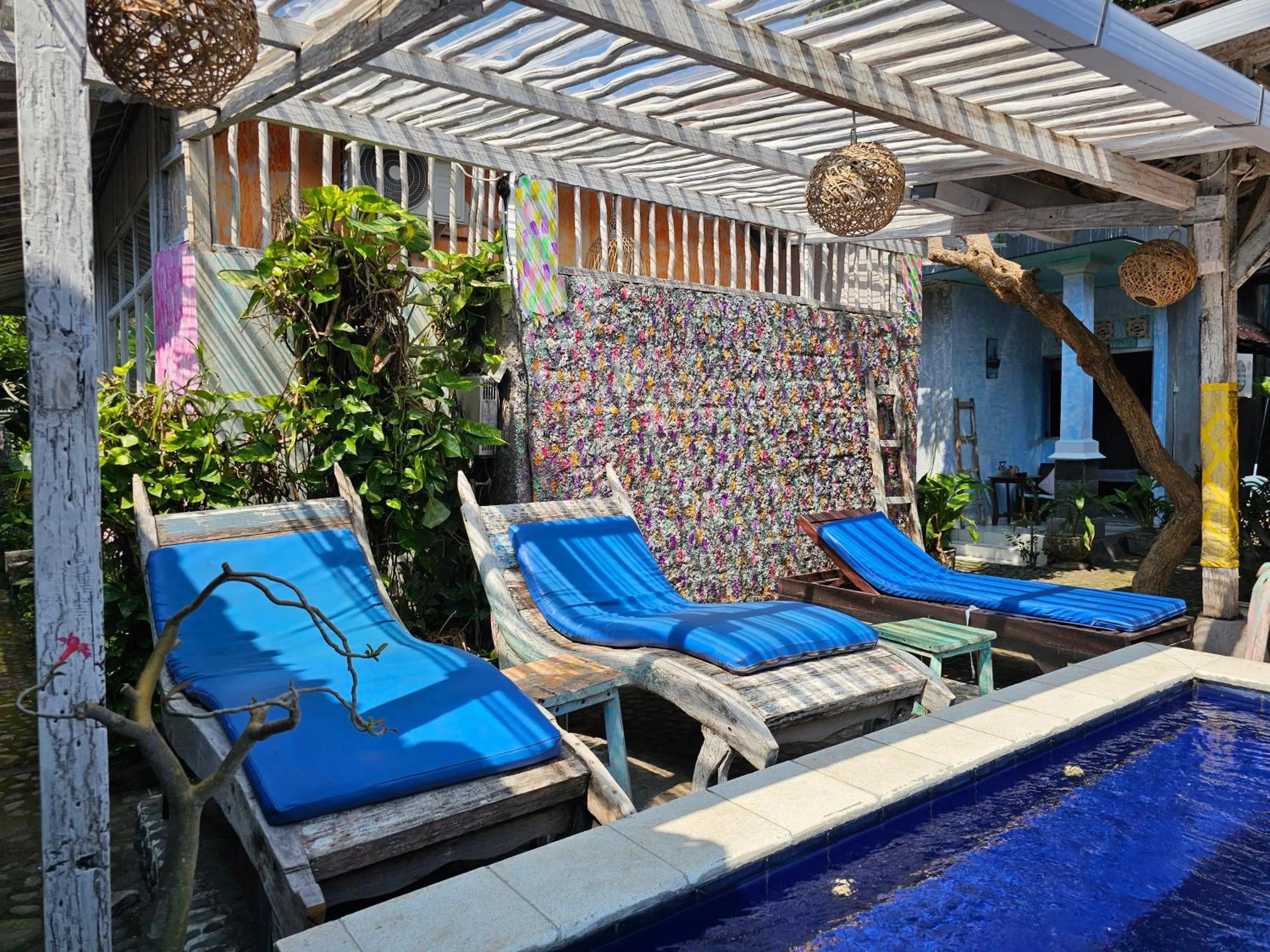 Swimming pool in Lovina Loca