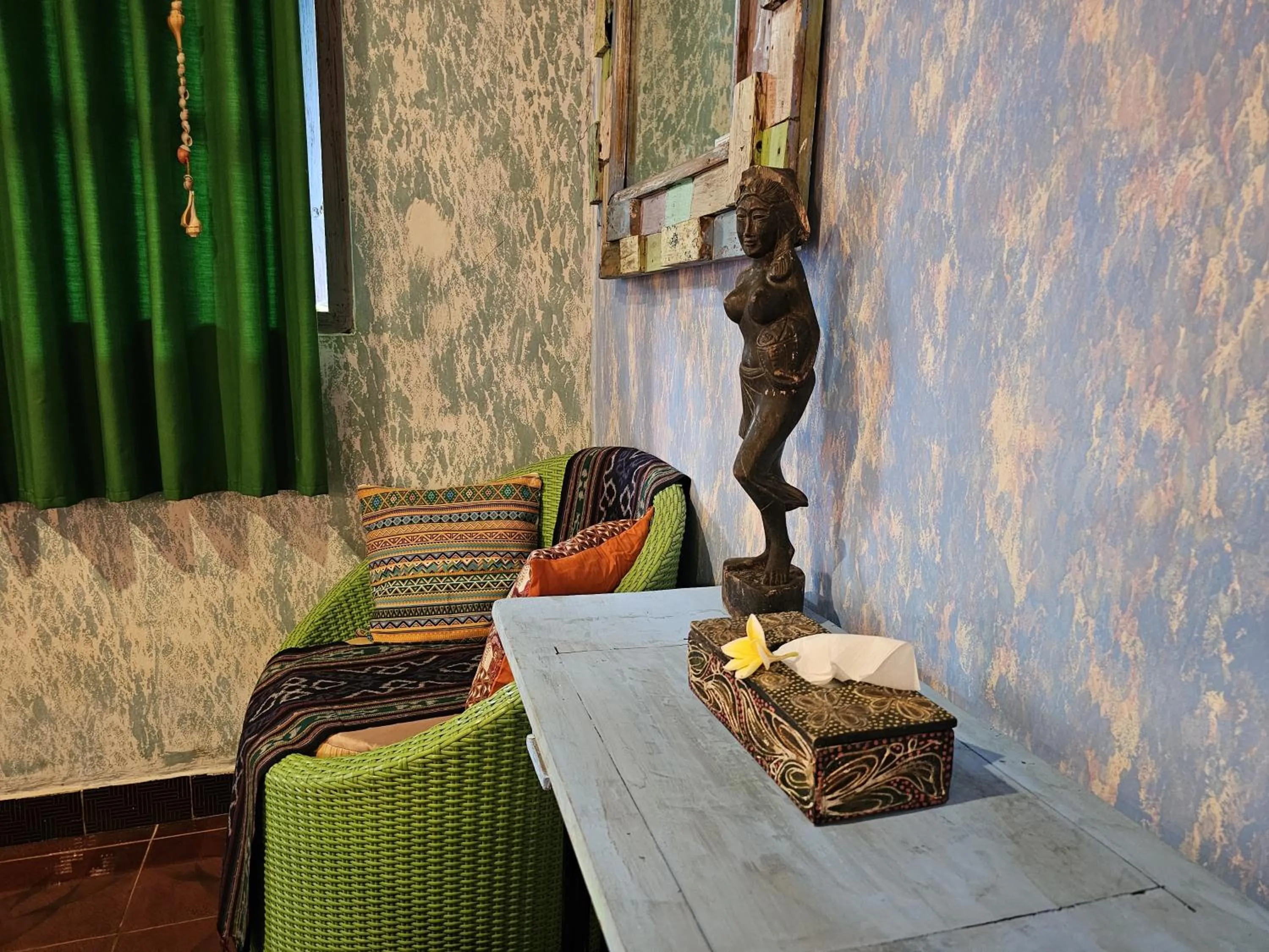 Decorative detail in Lovina Loca