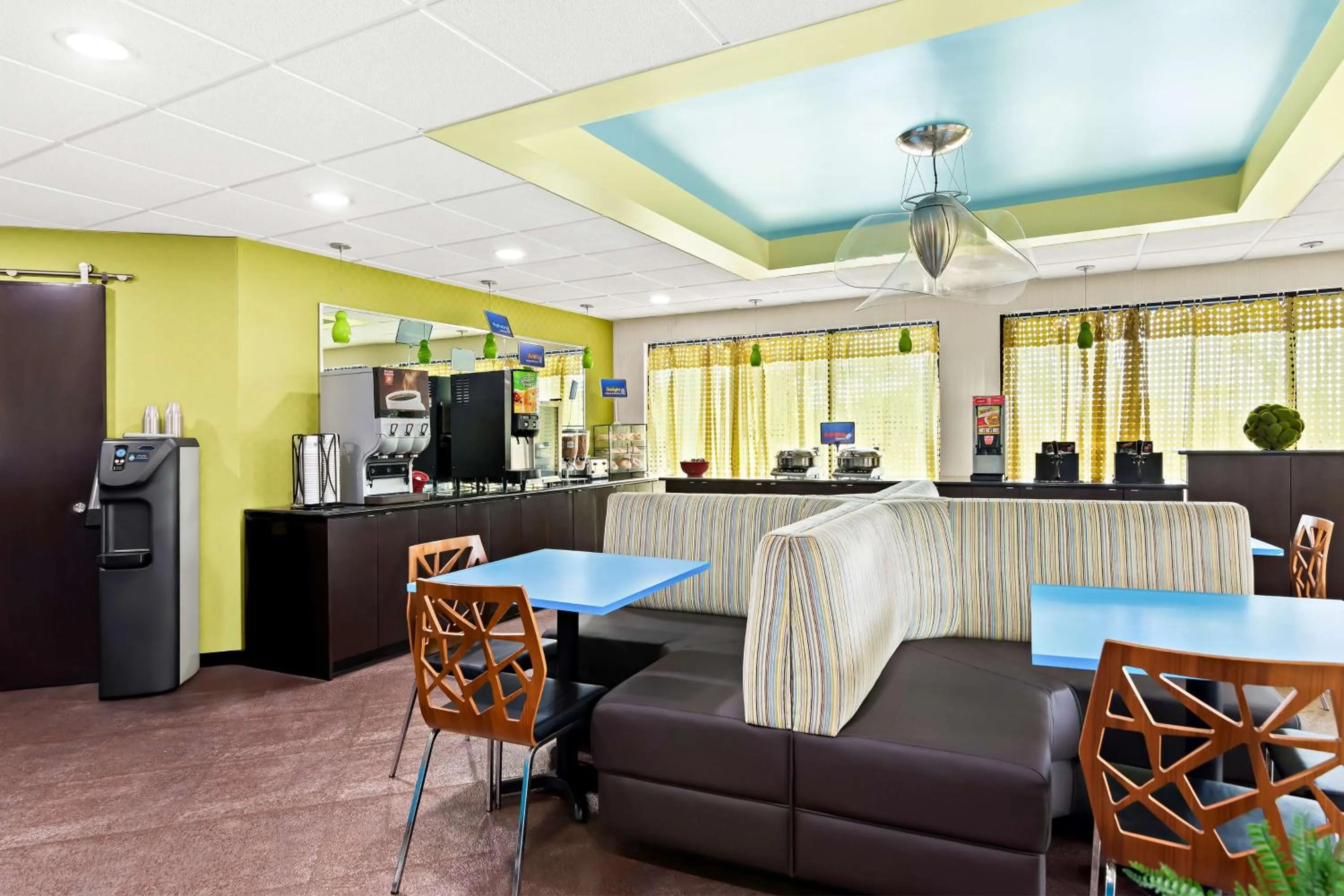 Breakfast in Best Western Lake Okeechobee