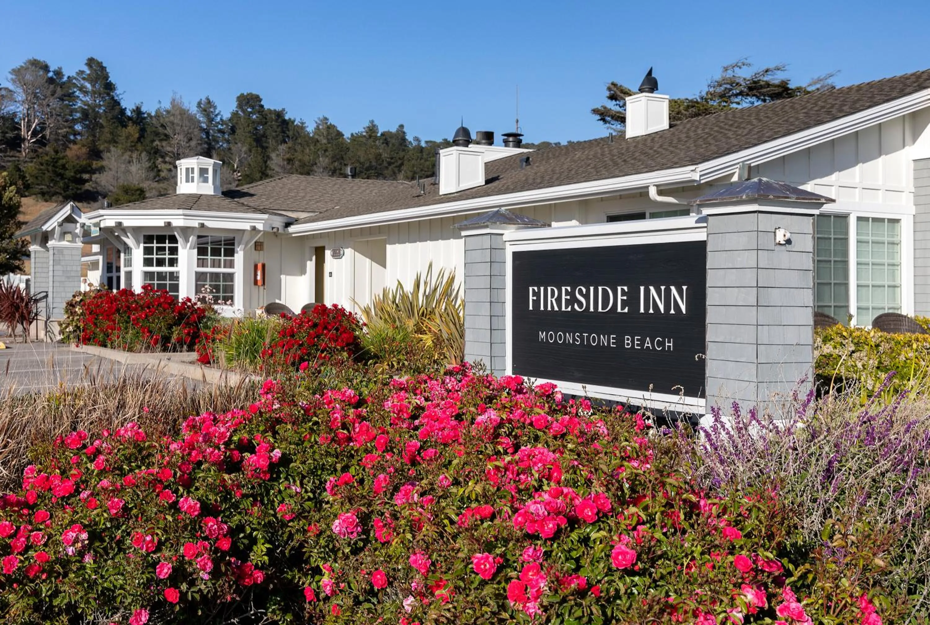 Property building in Fireside Inn on Moonstone Beach