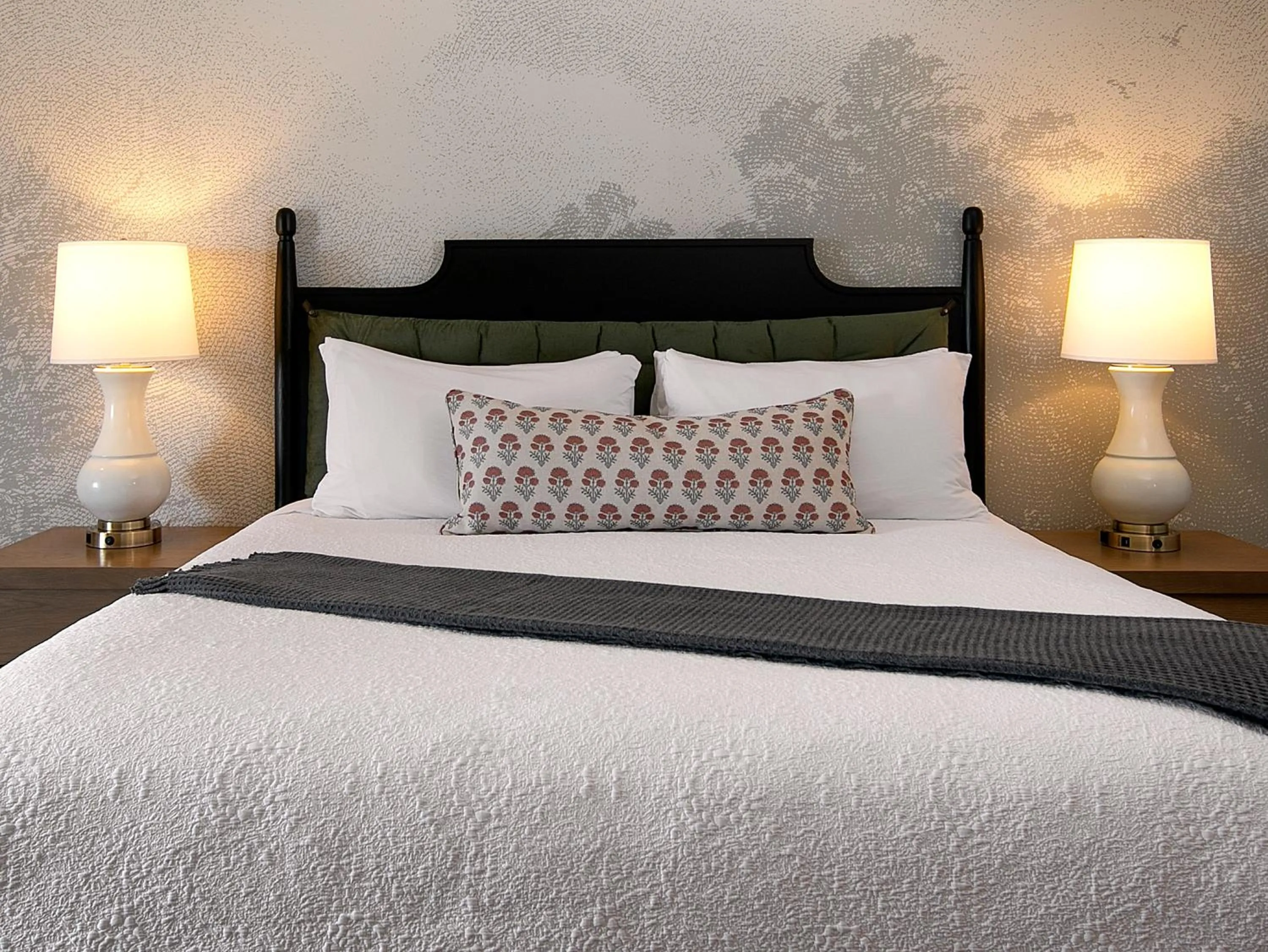 Bed in Fireside Inn on Moonstone Beach