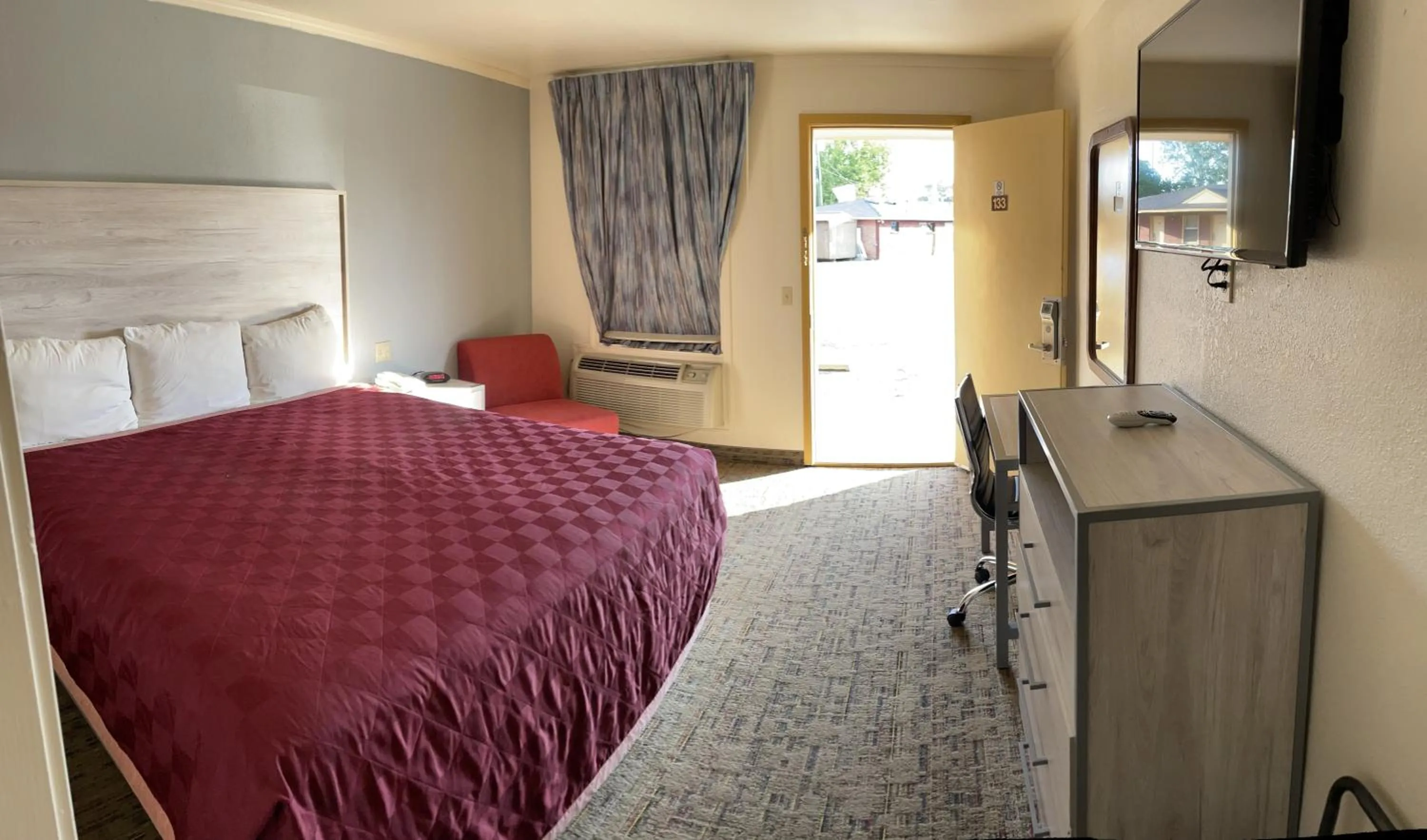 Bed in Antlers Budget Inn