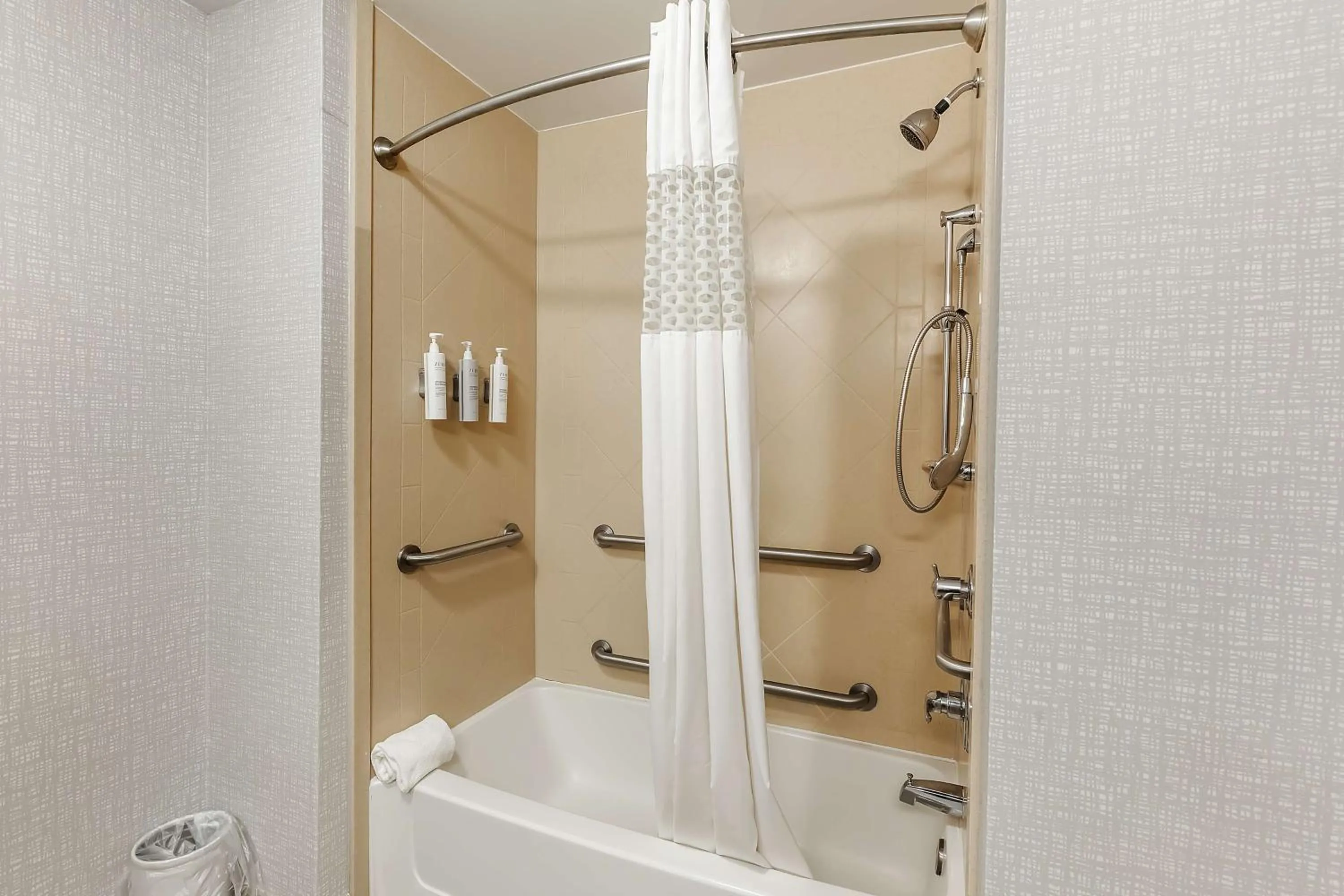 Bathroom in Hampton Inn - Atmore