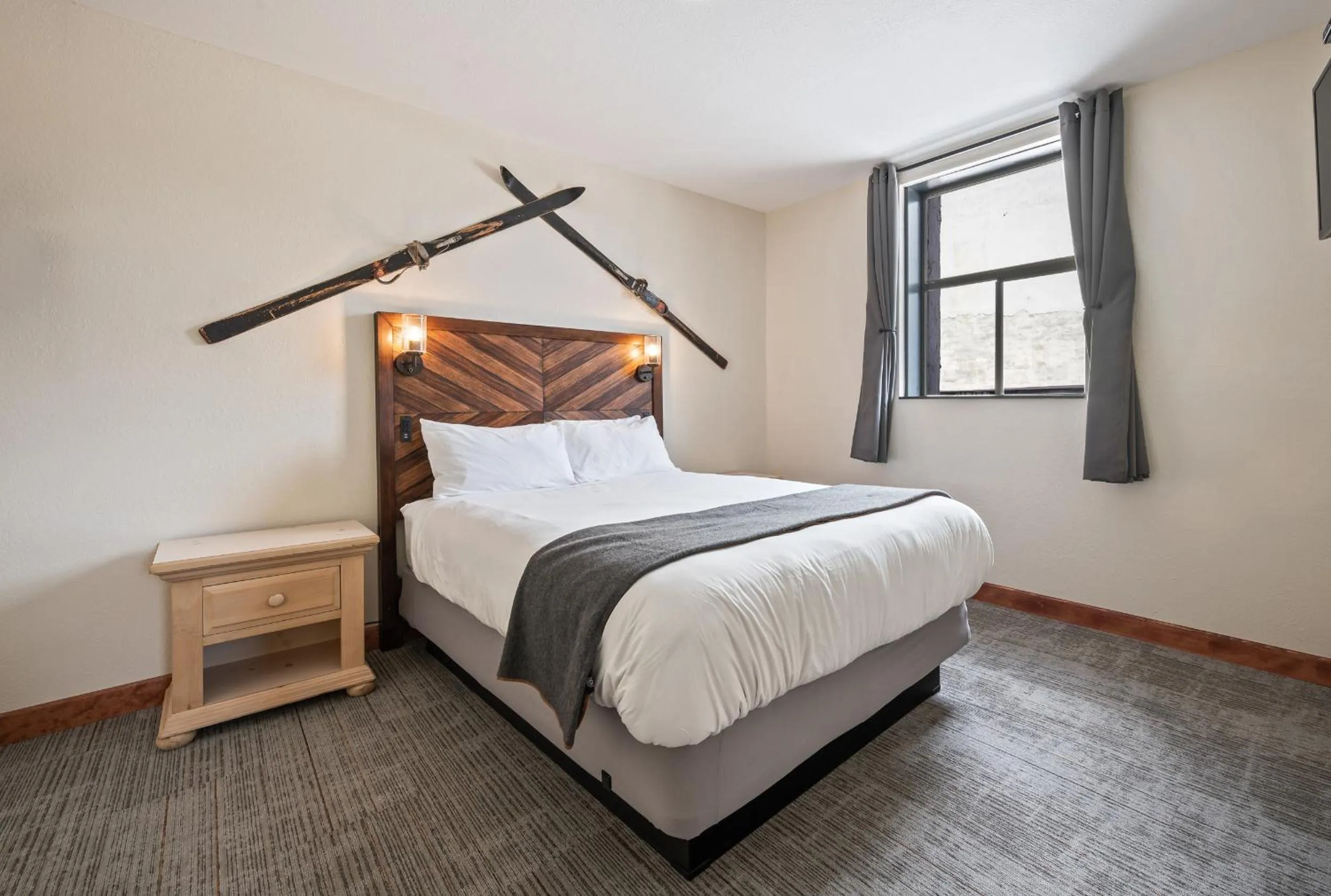 Photo of the whole room, Bed in Hotel Leavenworth