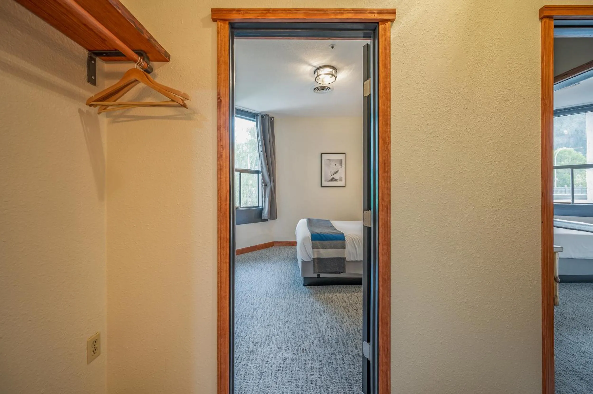 Photo of the whole room, Bed in Hotel Leavenworth