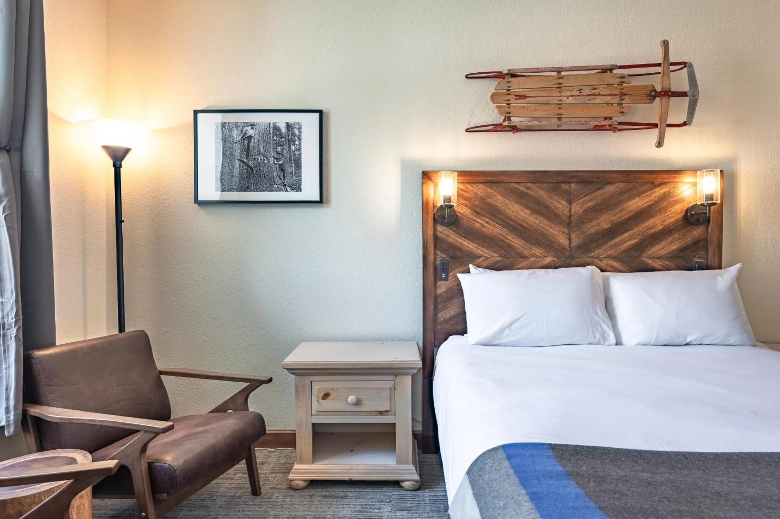 Photo of the whole room, Bed in Hotel Leavenworth