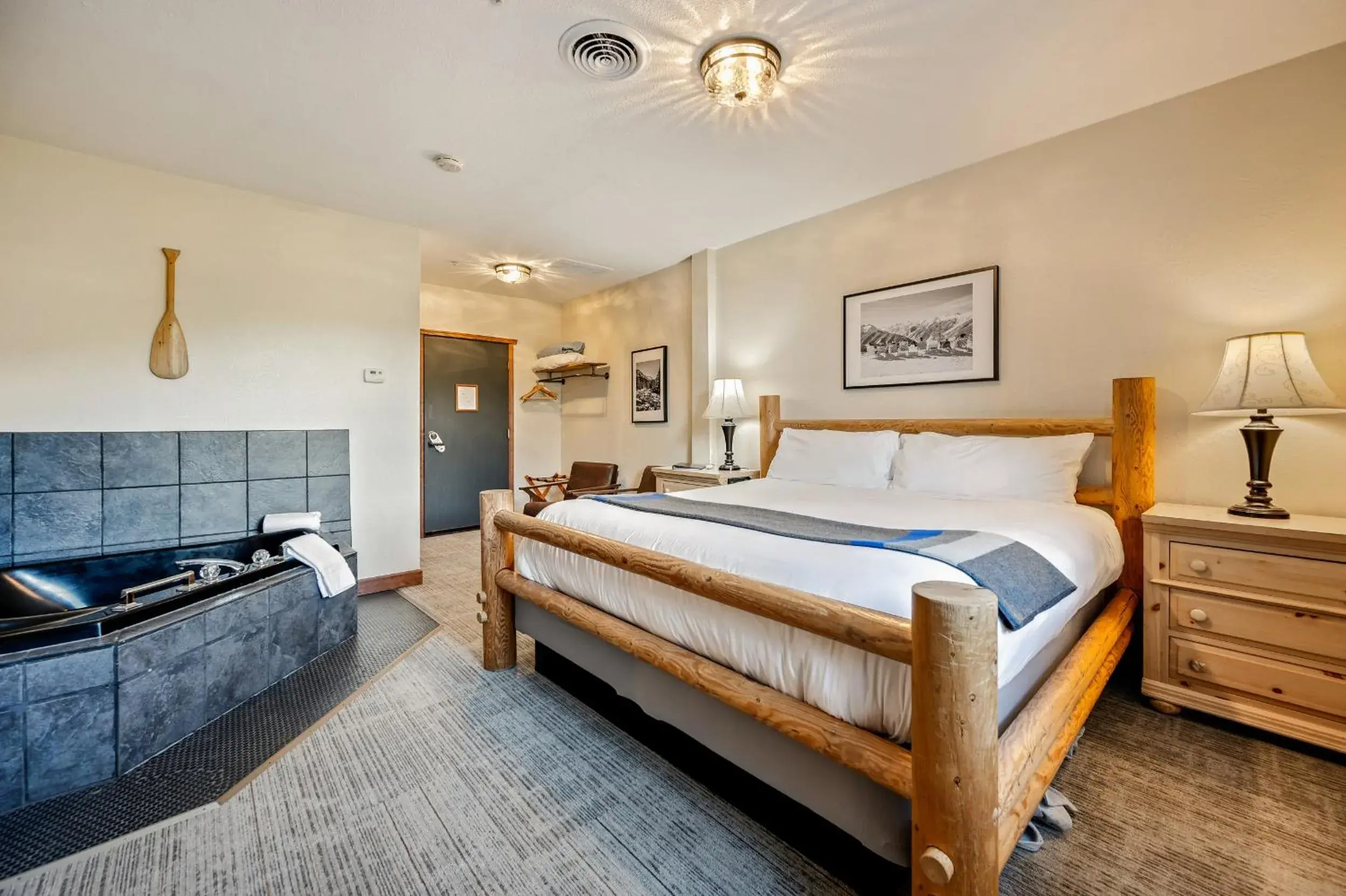 Deluxe Suite with Spa Bath in Hotel Leavenworth Deluxe Suite with Spa Bath in Hotel Leavenworth