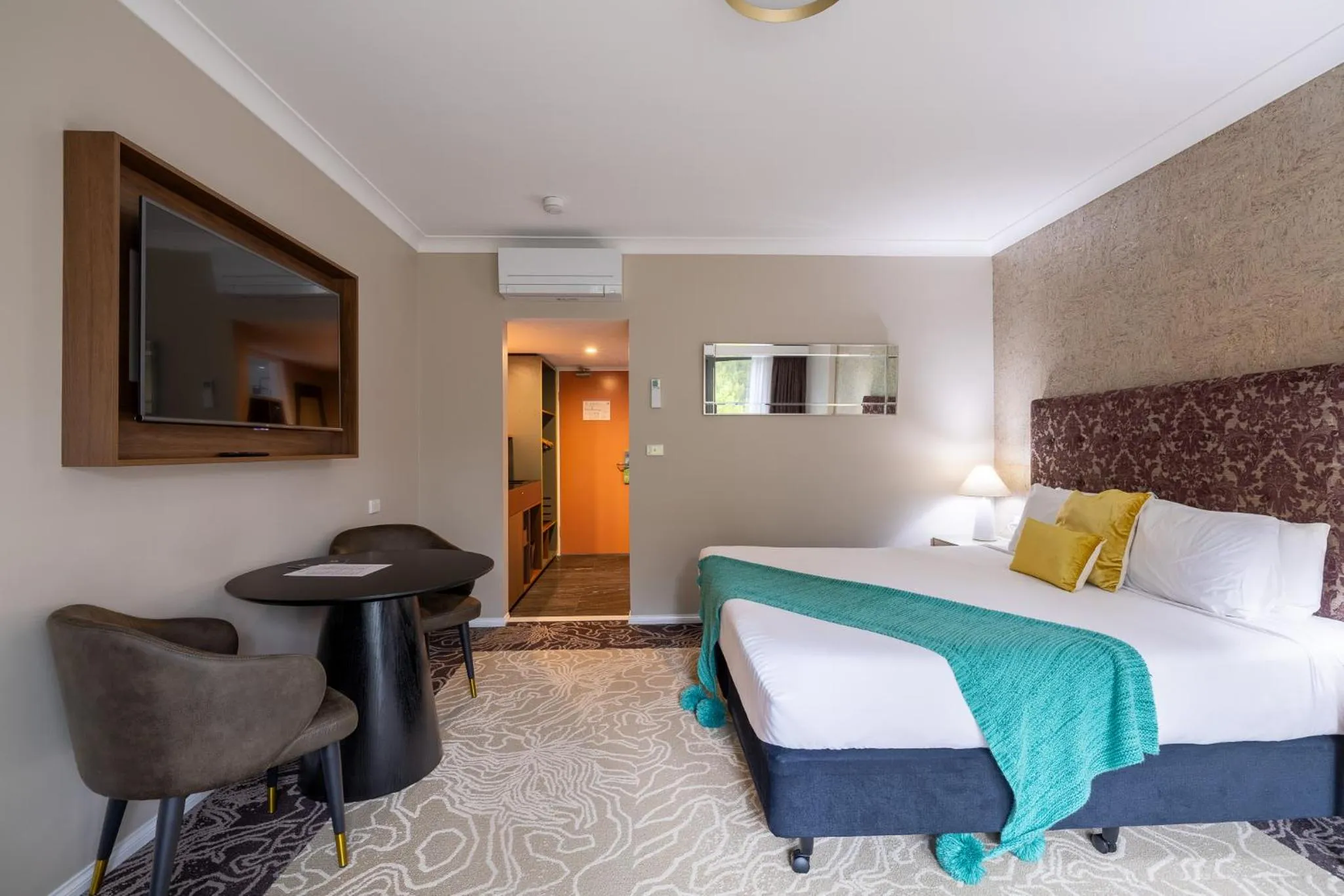 Photo of the whole room, Bed in Mandala Signature Berry