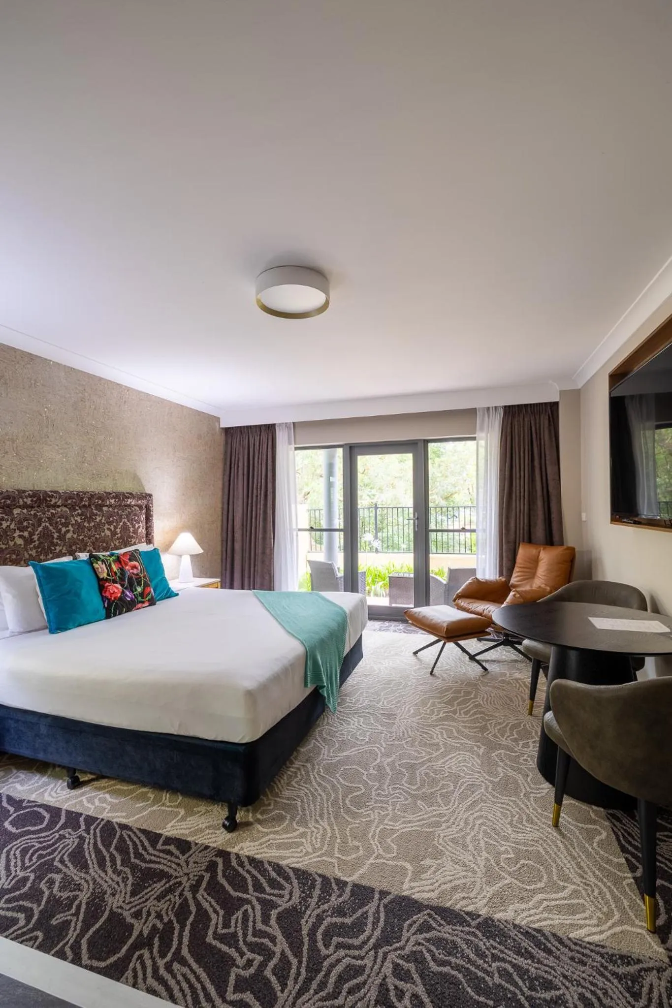 Photo of the whole room, Bed in Mandala Signature Berry