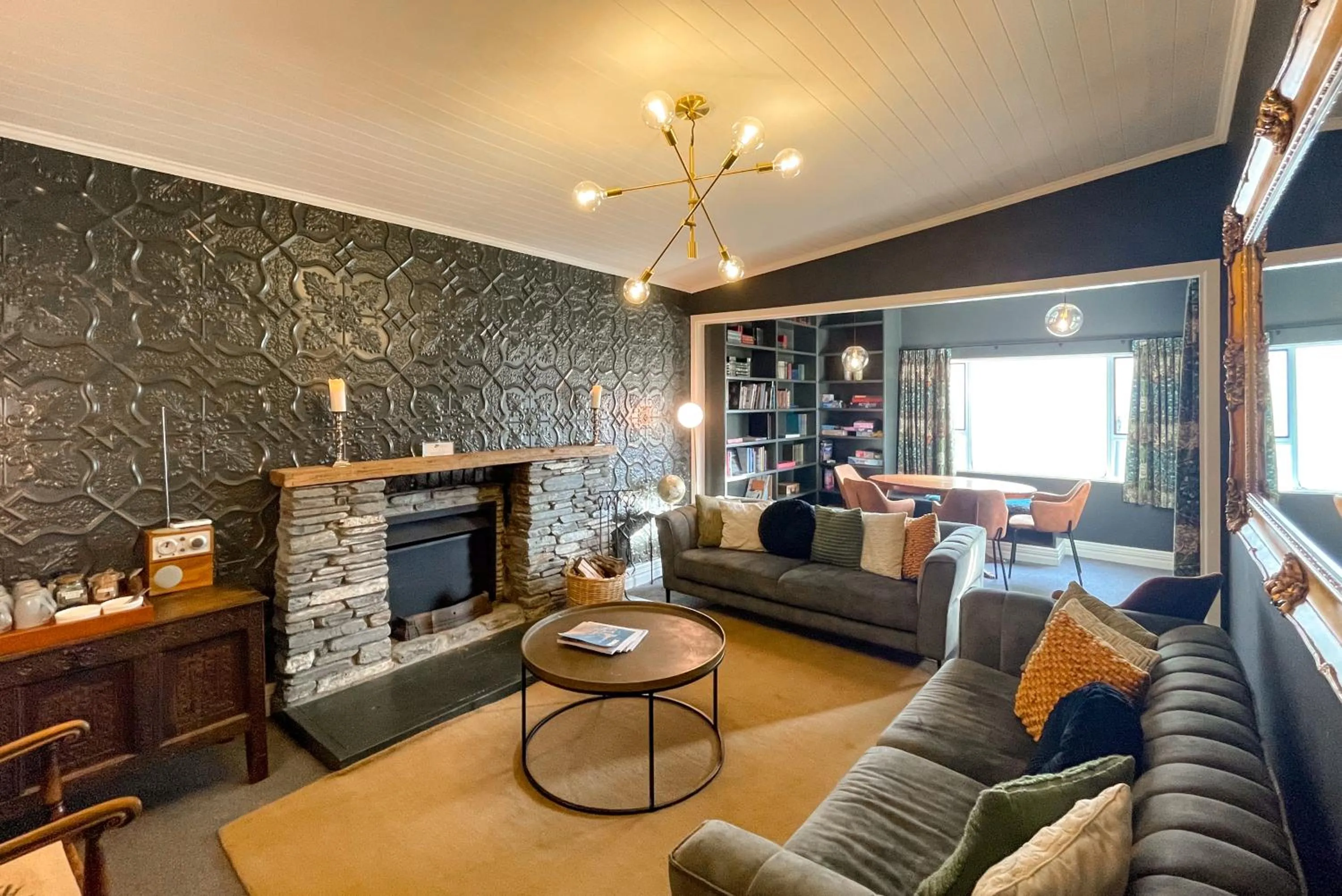 Lounge or bar in Kinloch Wilderness Retreat