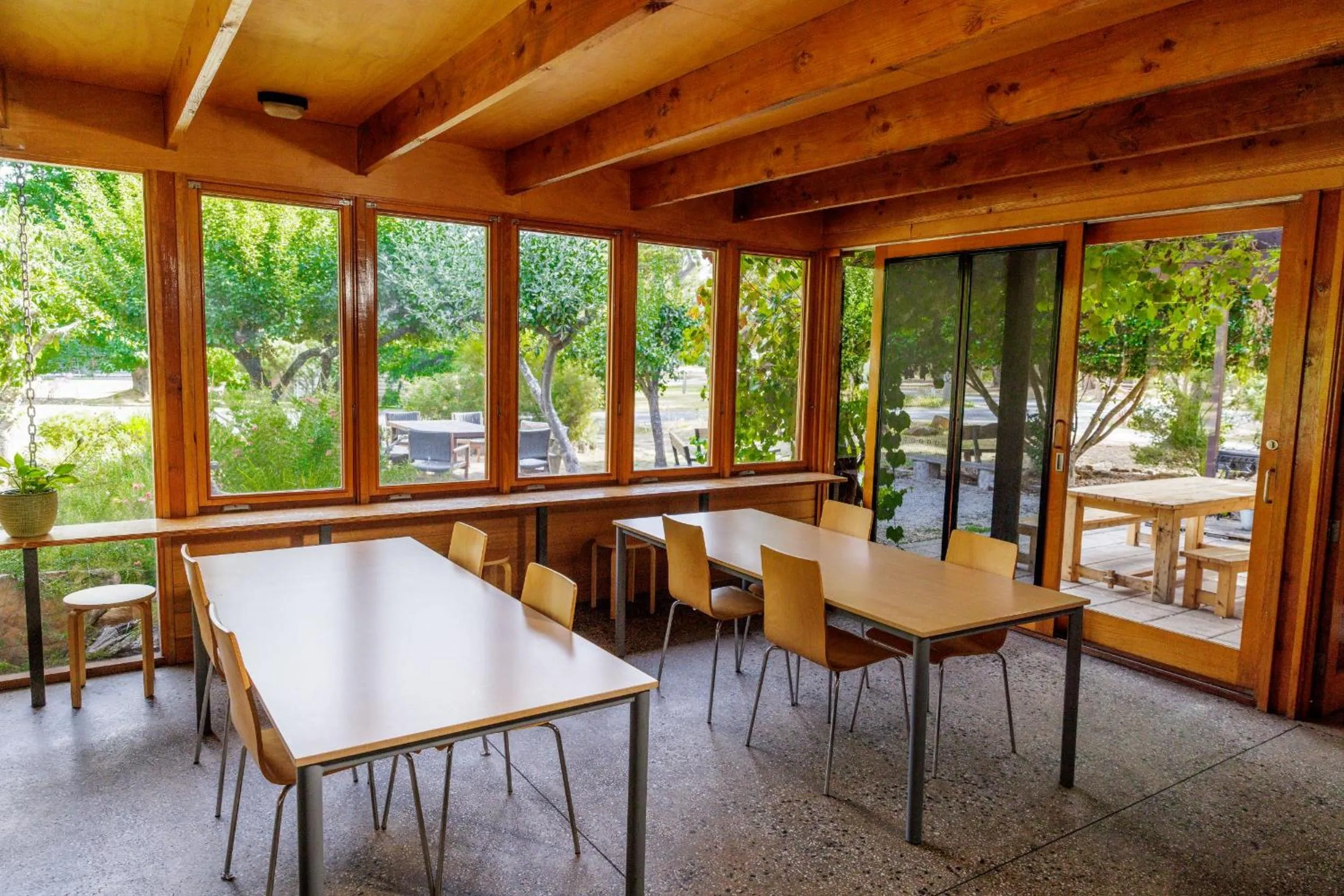 Dining area in YHA Grampians Eco, Halls Gap