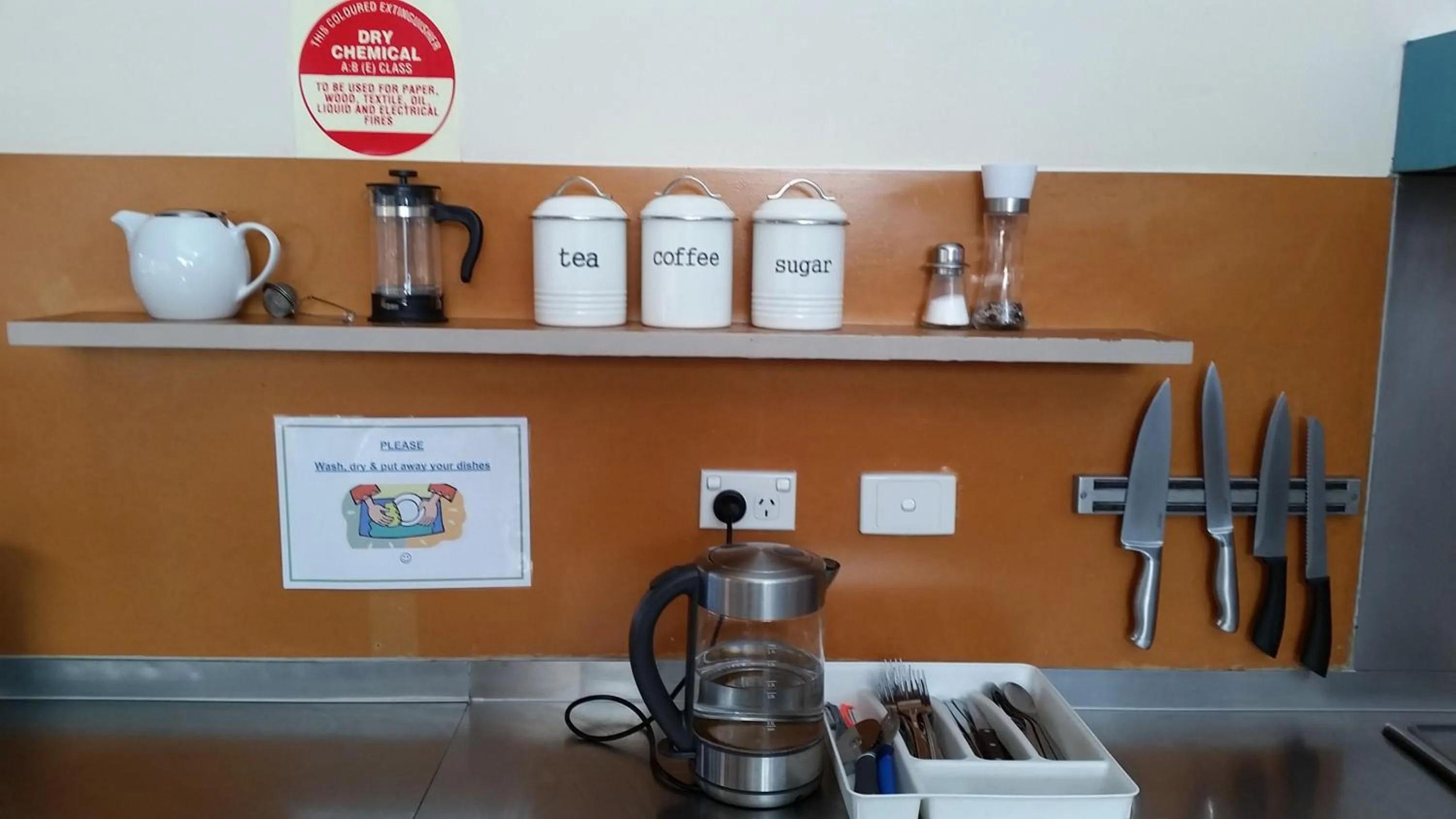 Communal kitchen in YHA Grampians Eco, Halls Gap