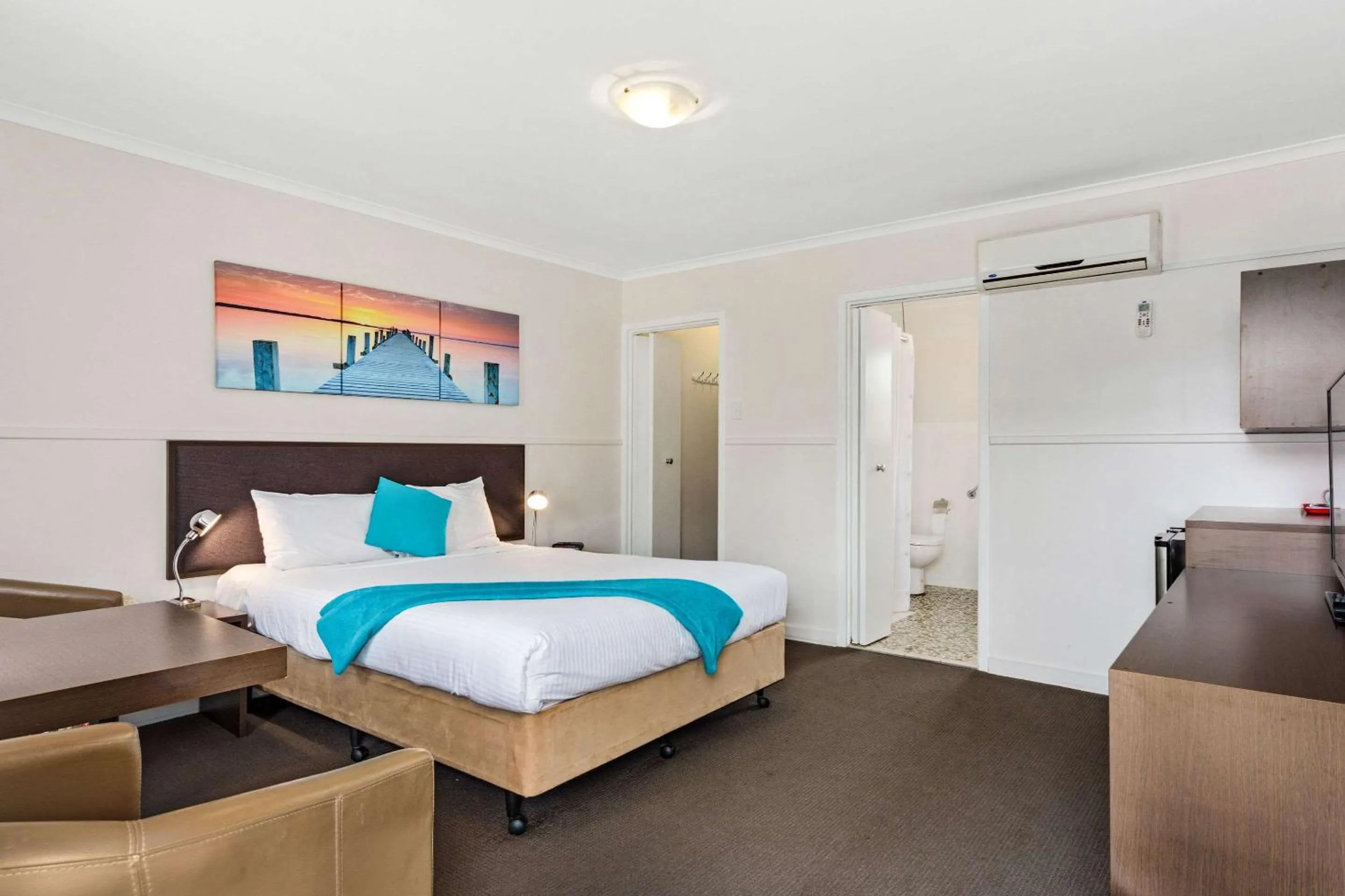 Photo of the whole room in Comfort Inn Victor Harbor