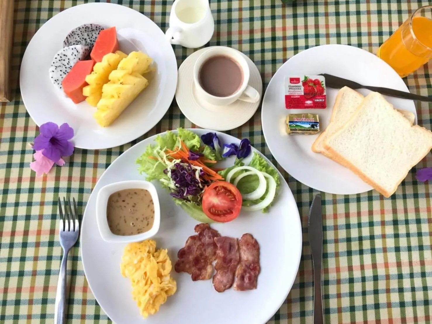 Breakfast in Canal Resort