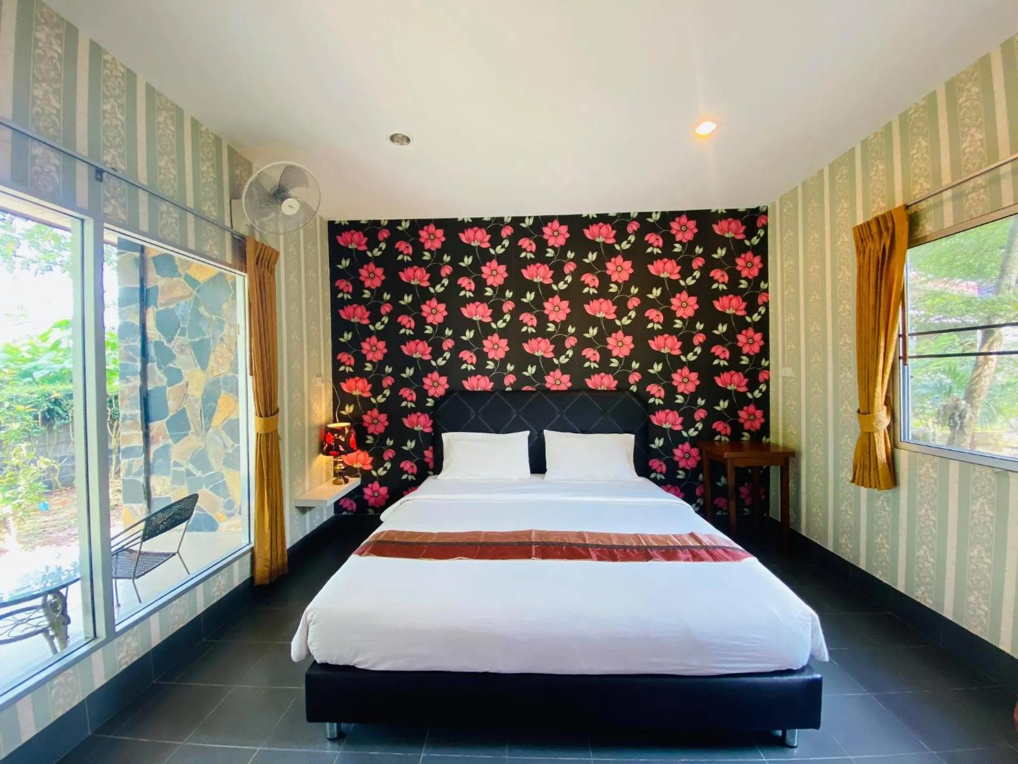 Bedroom, Bed in Canal Resort