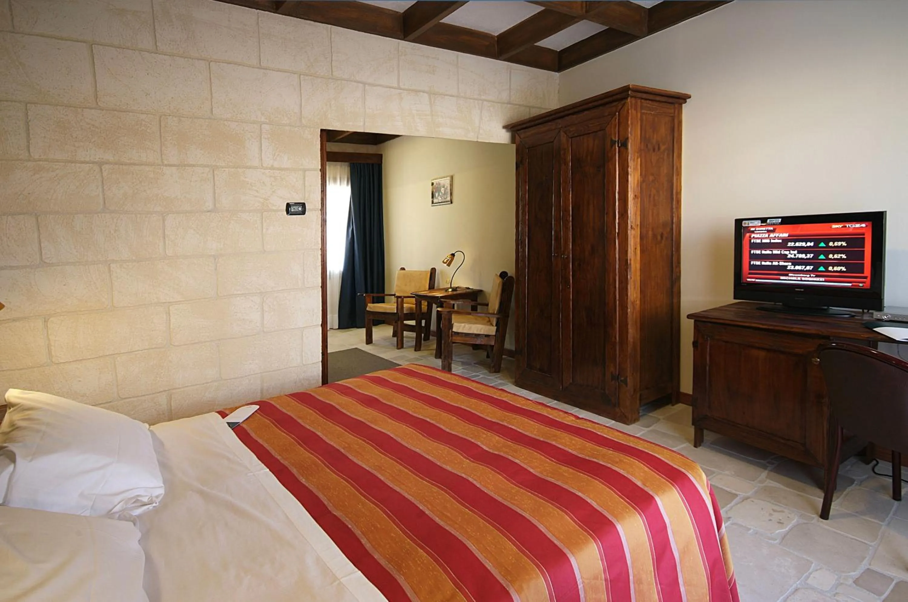 Photo of the whole room, Bed in UNA HOTELS Regina Bari