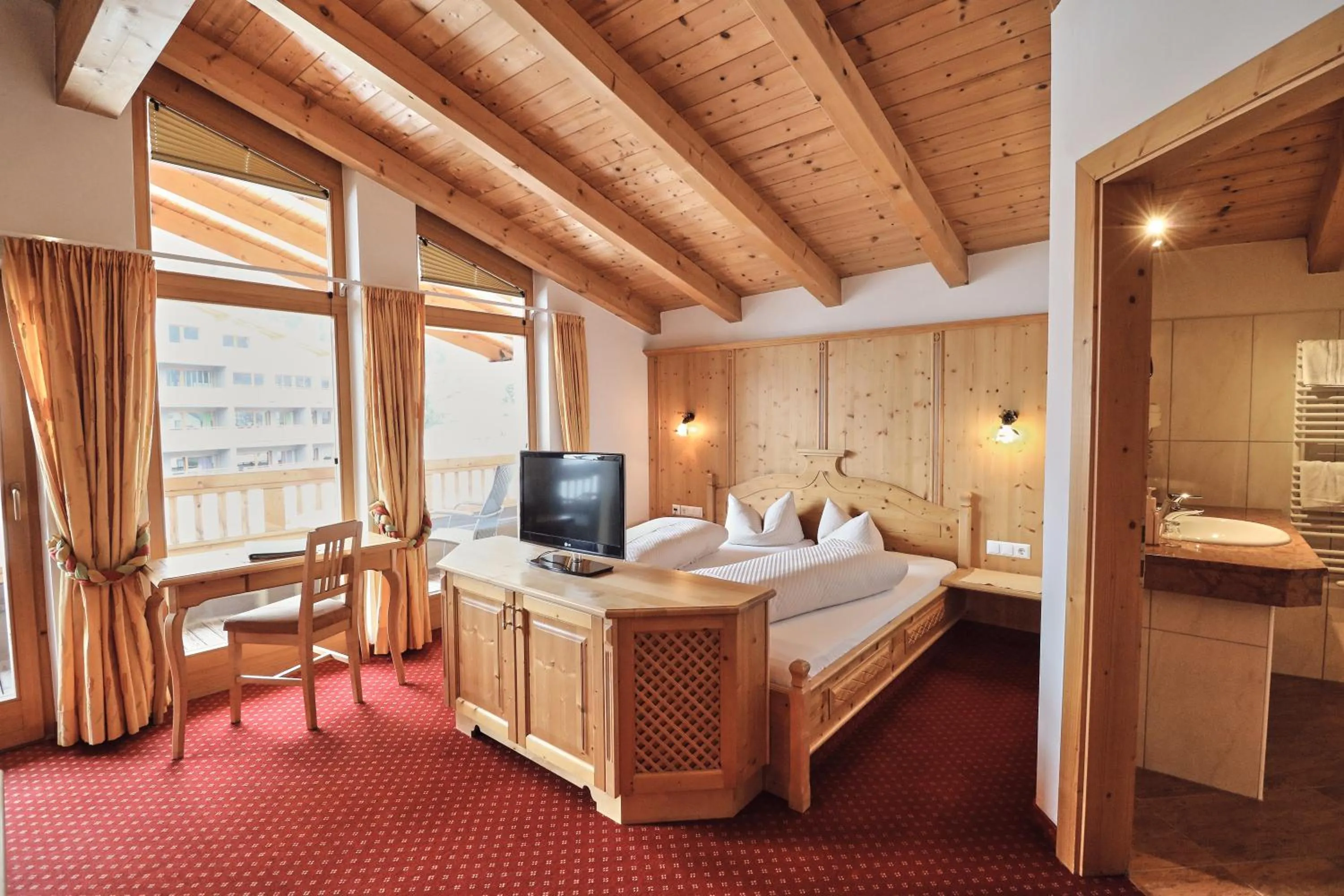 Photo of the whole room, Bed in Hotel Traube