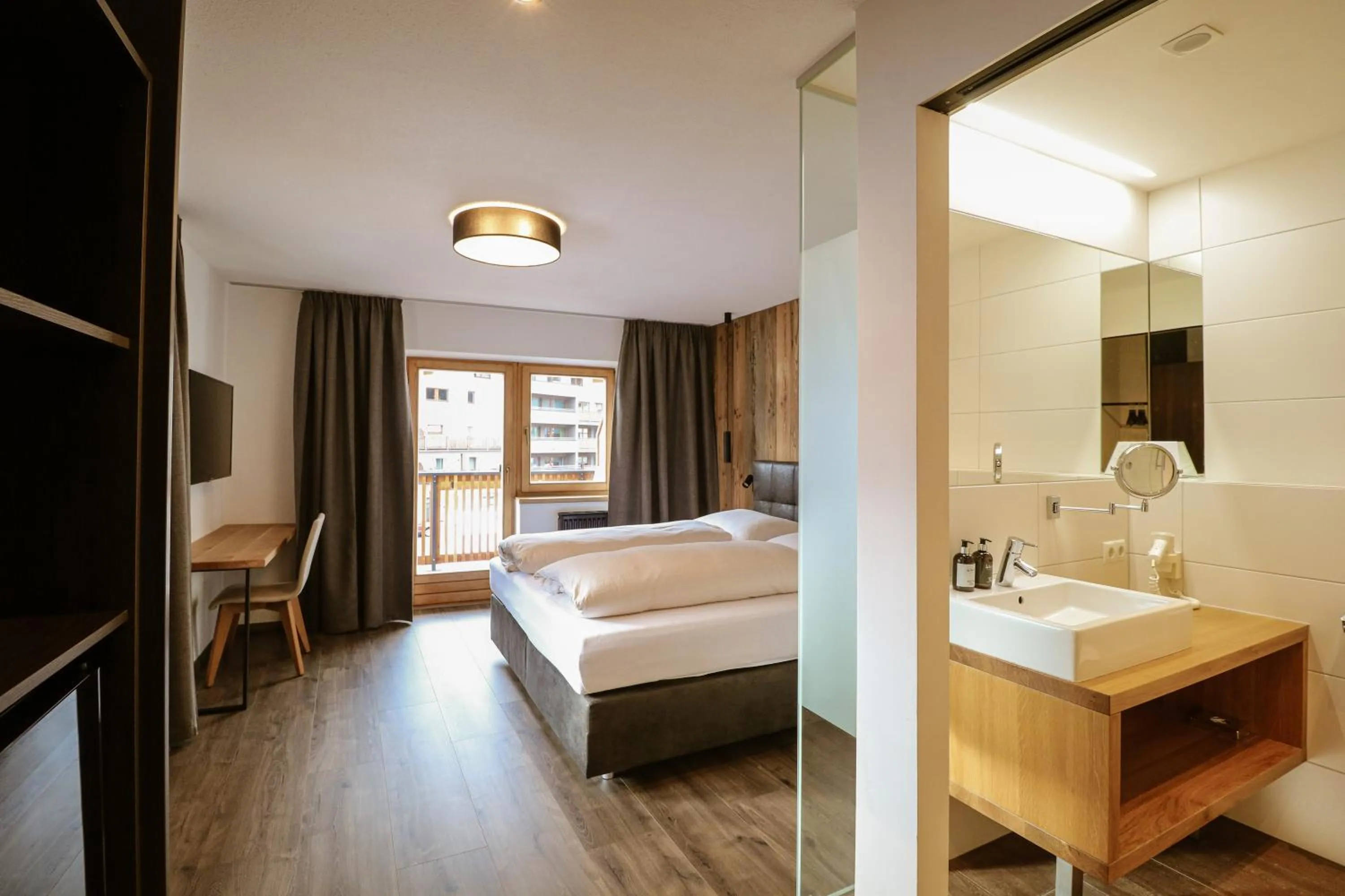 Photo of the whole room, Bed in Hotel Traube