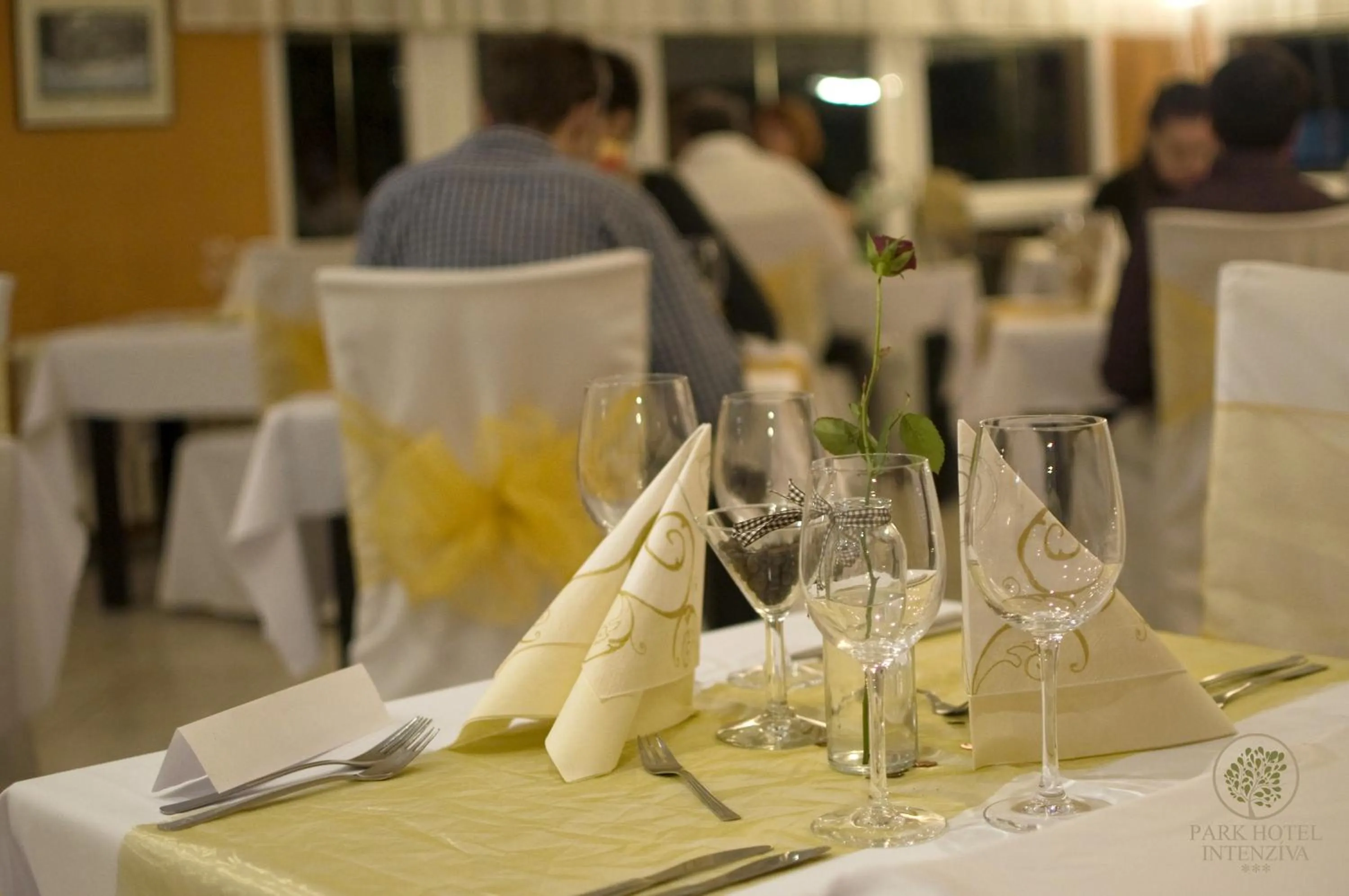 Restaurant/Places to Eat in InterSport Hotel