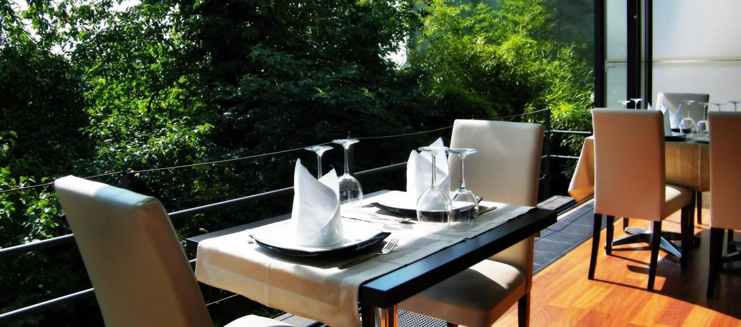 Restaurant/places to eat in Hotel President