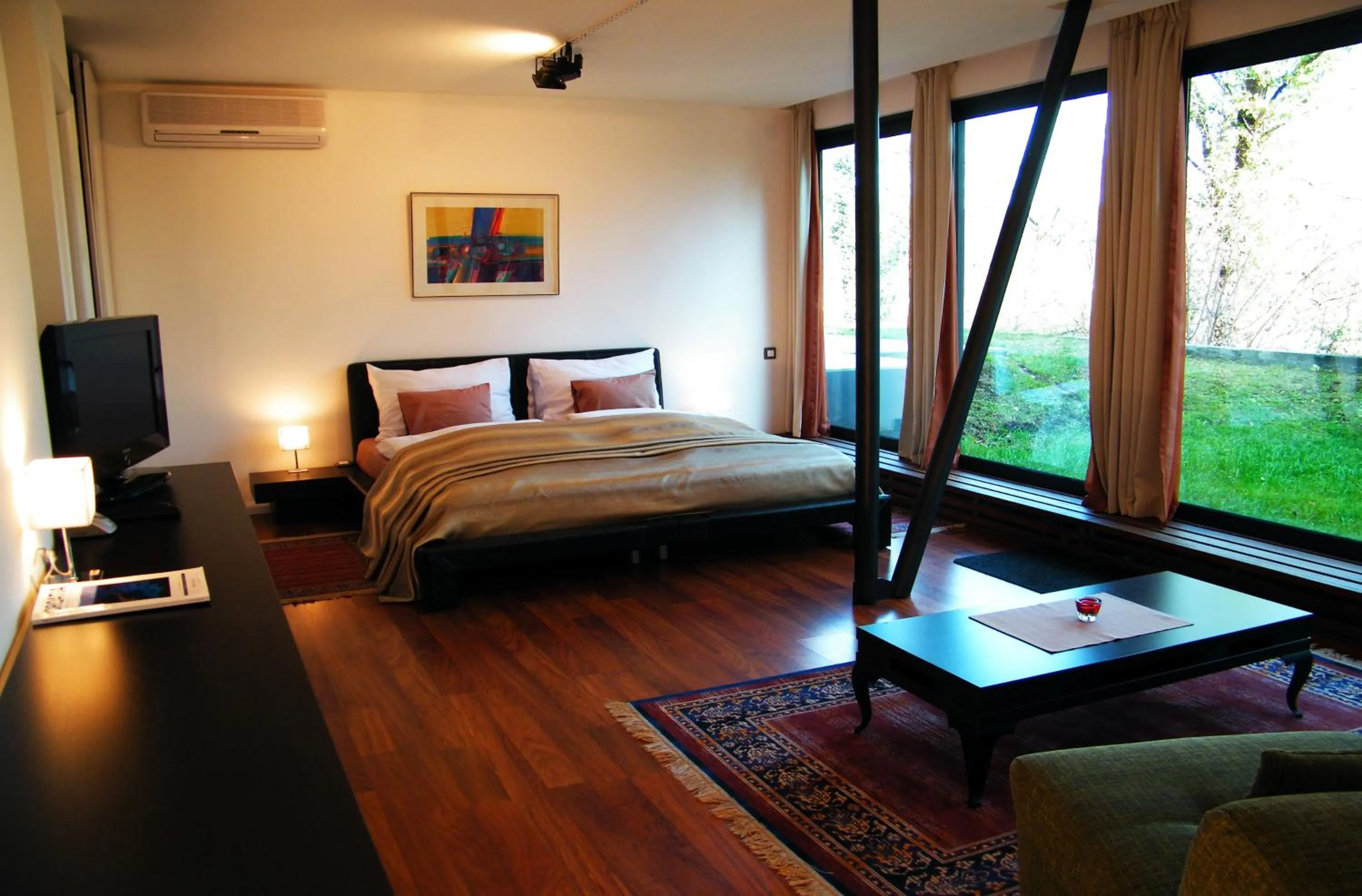 Photo of the whole room in Hotel President