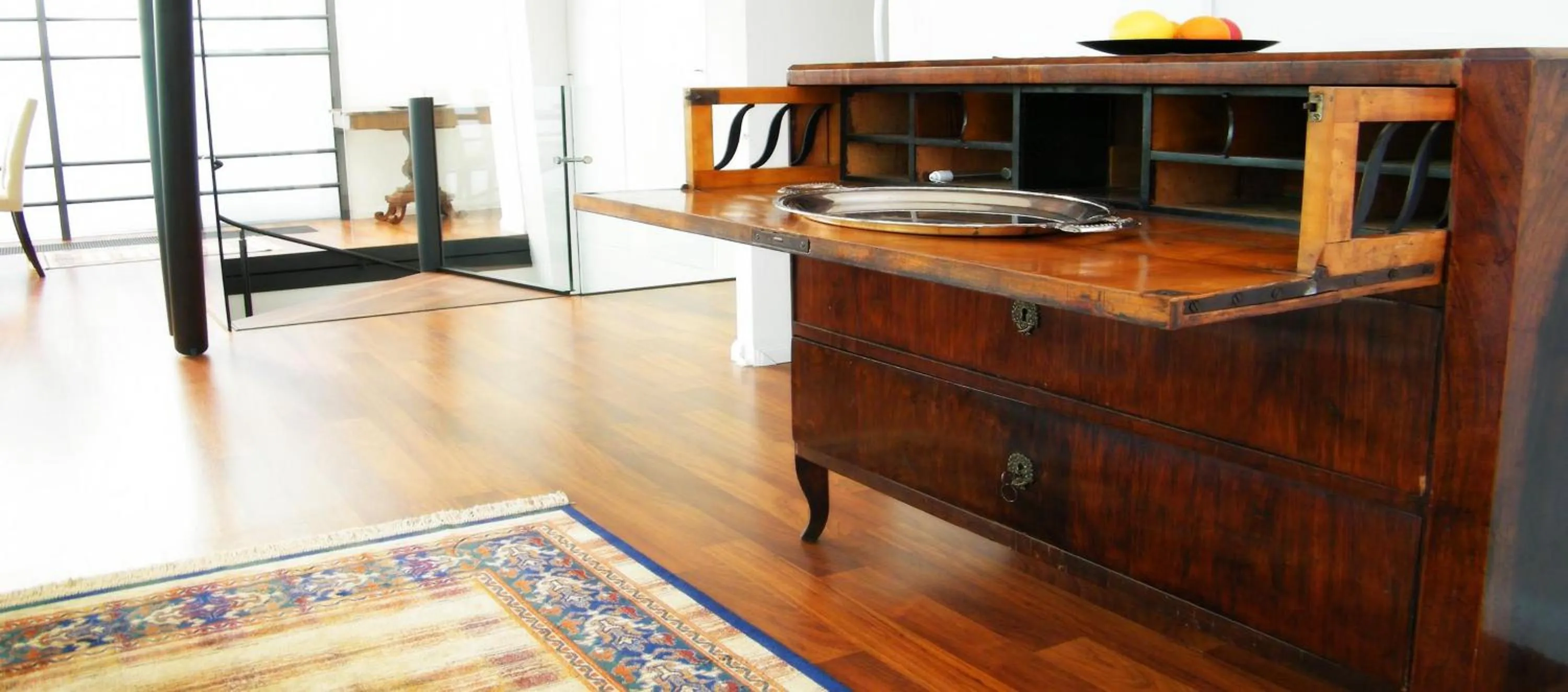 Restaurant/places to eat in Hotel President