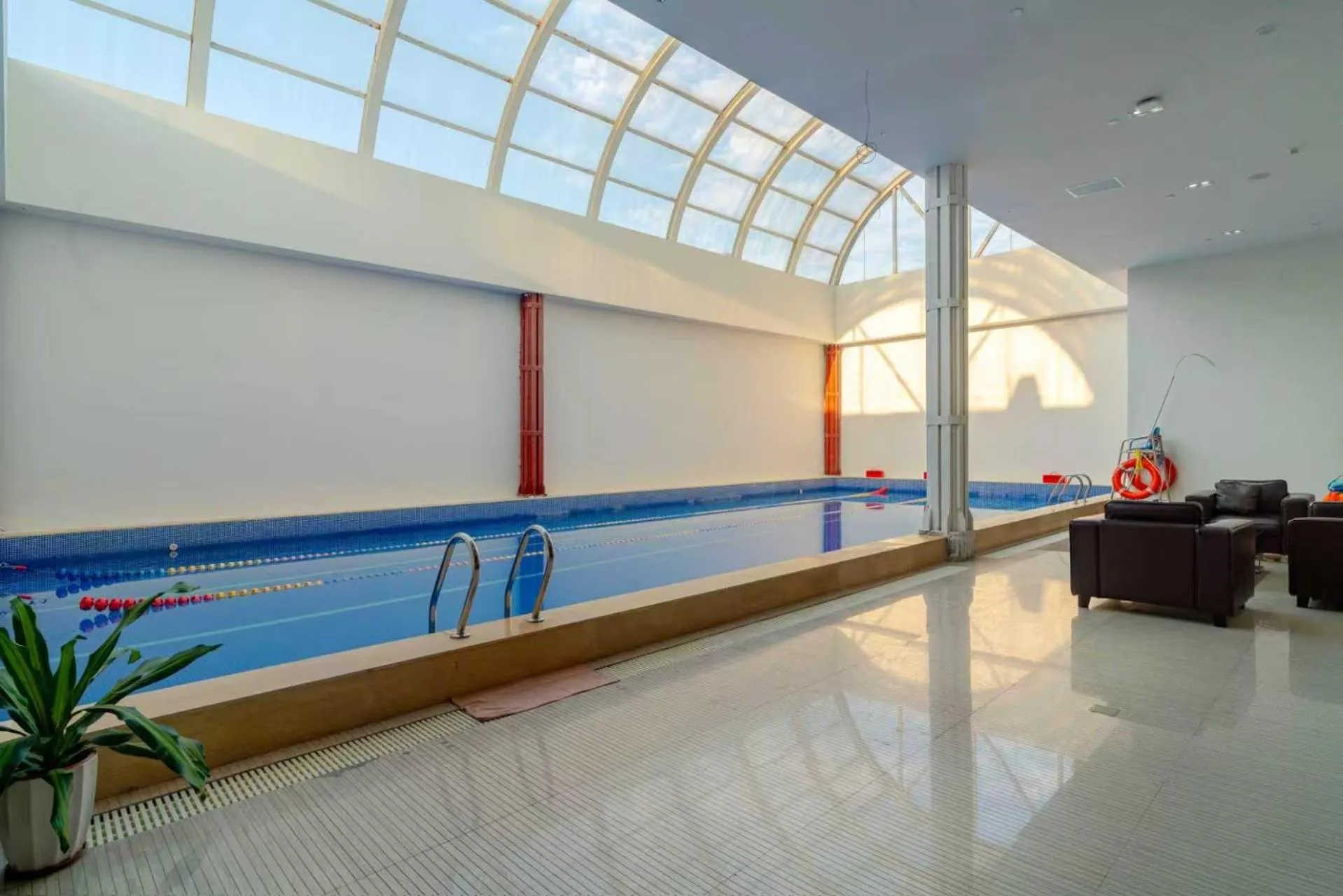 Swimming pool in Shenzhen Shuidu Holiday Hotel, North Railway Station