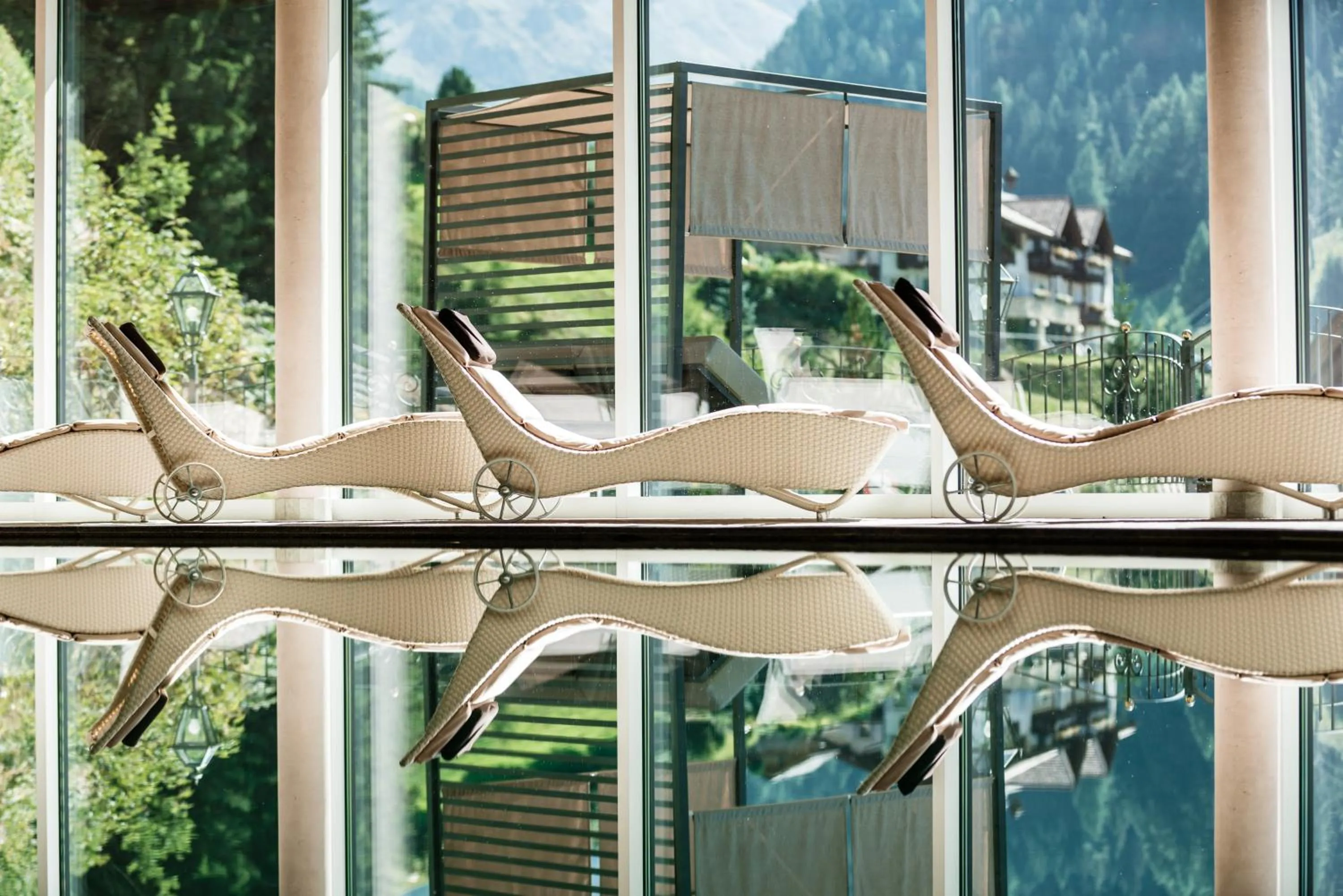 Swimming pool in Hotel Sun Valley