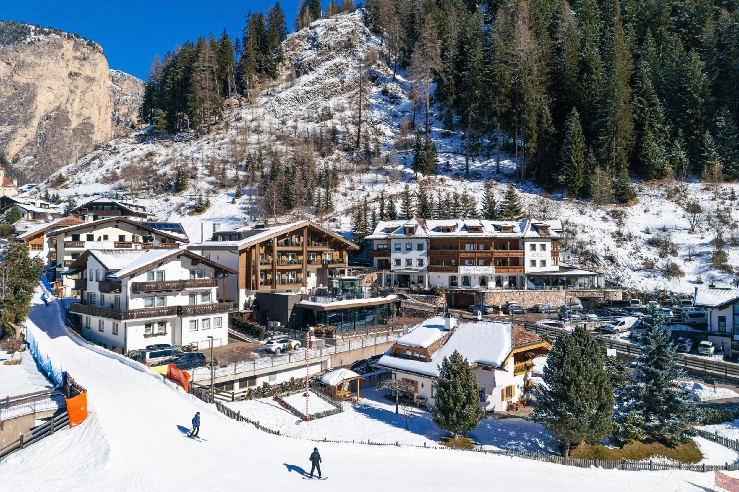 Property building in Hotel Sun Valley