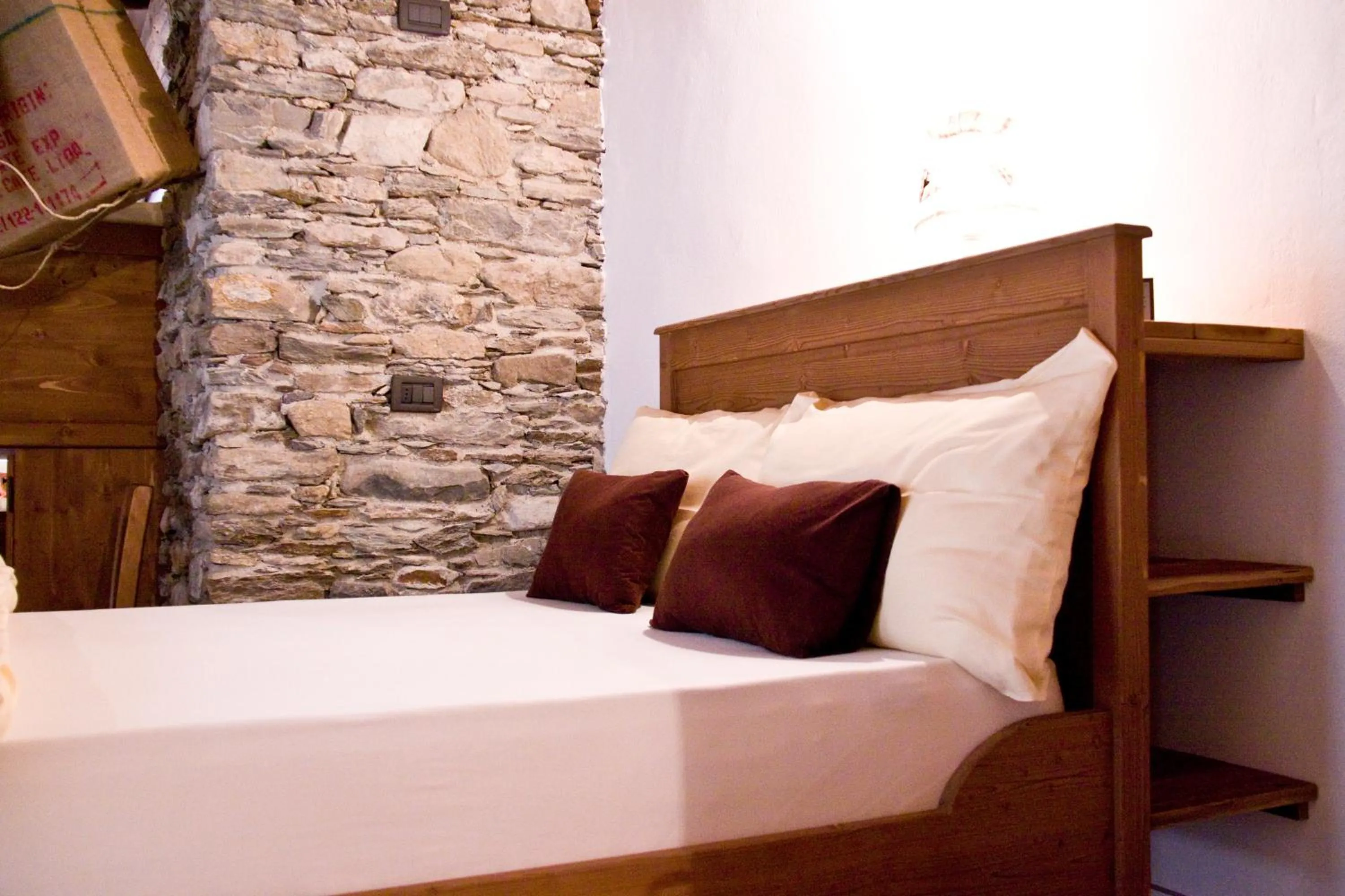 Decorative detail, Bed in Contrada Beltramelli