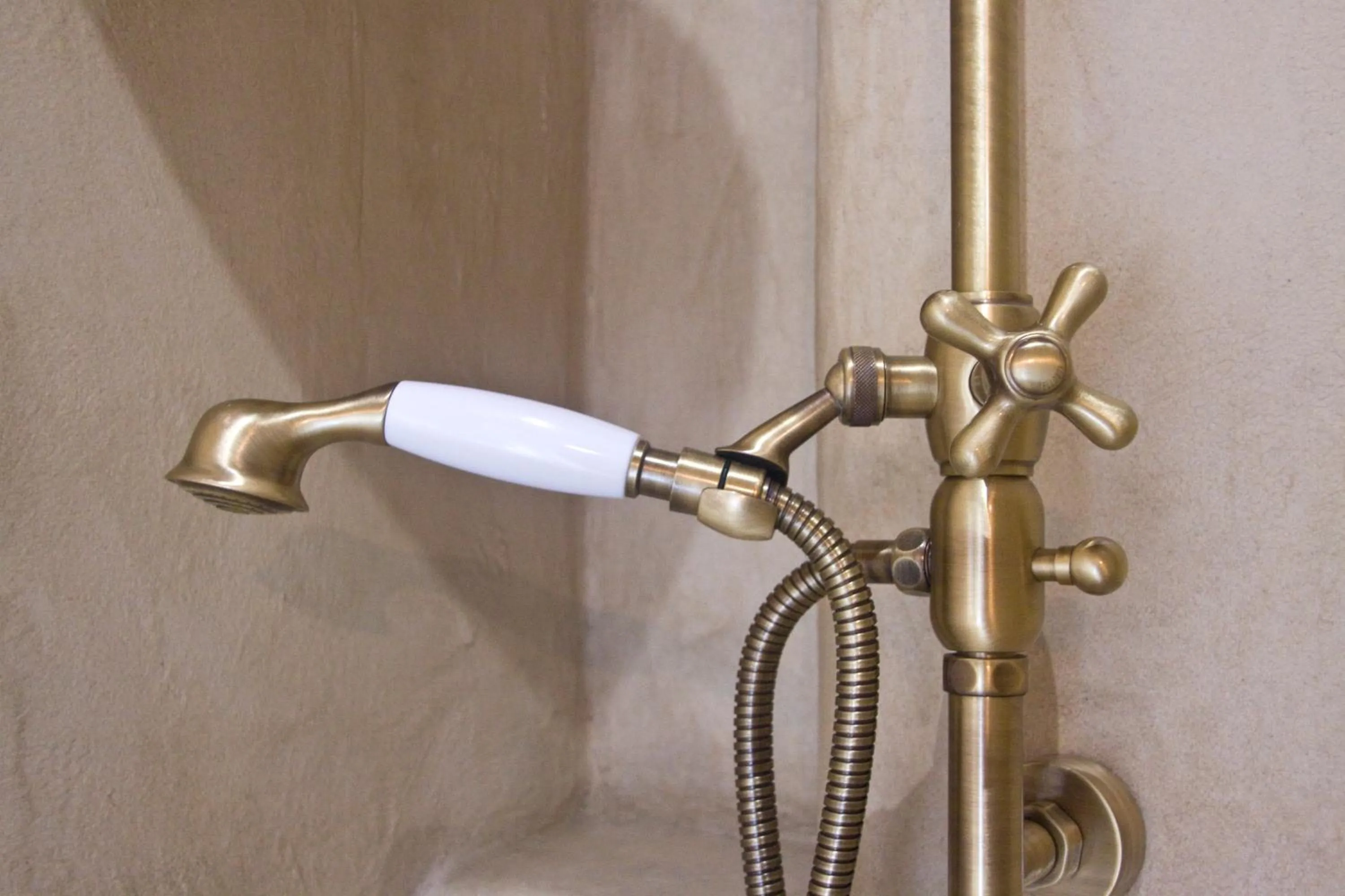 Shower in Contrada Beltramelli