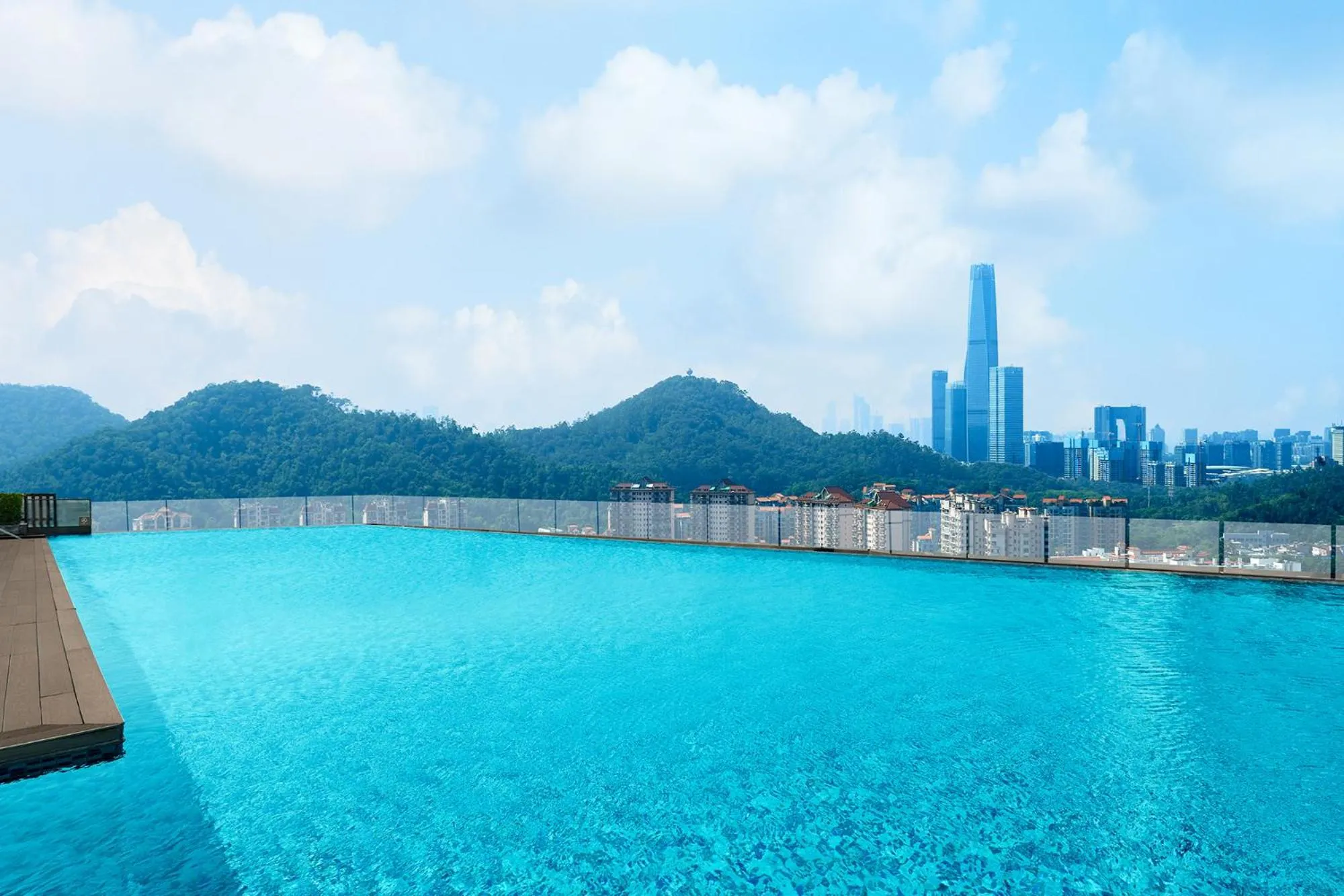 Swimming pool in Dongguan DongCheng International Hotel