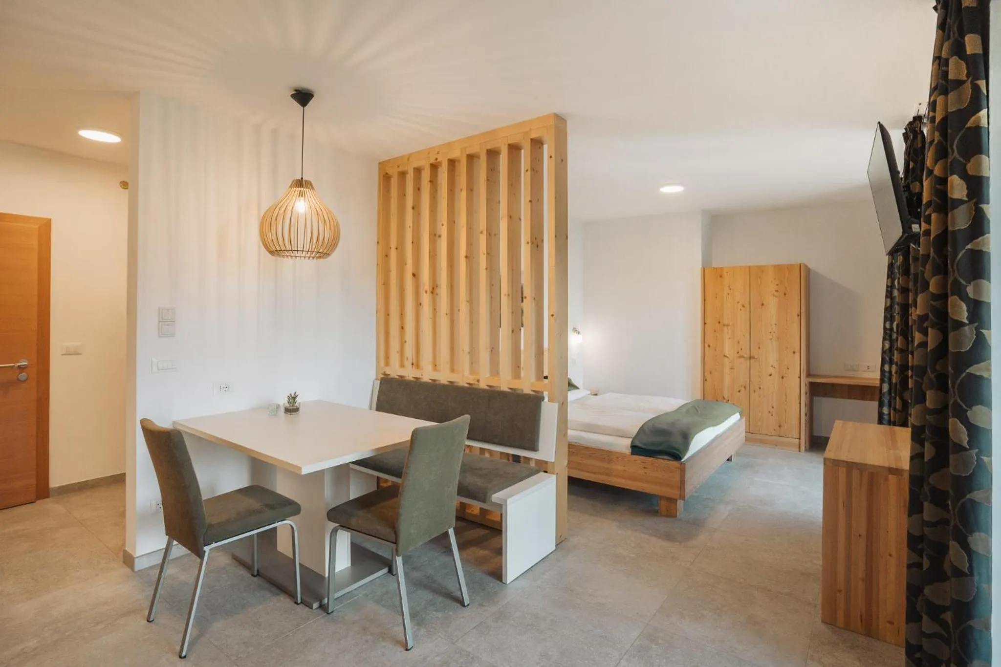 Photo of the whole room in Residence Karpoforus