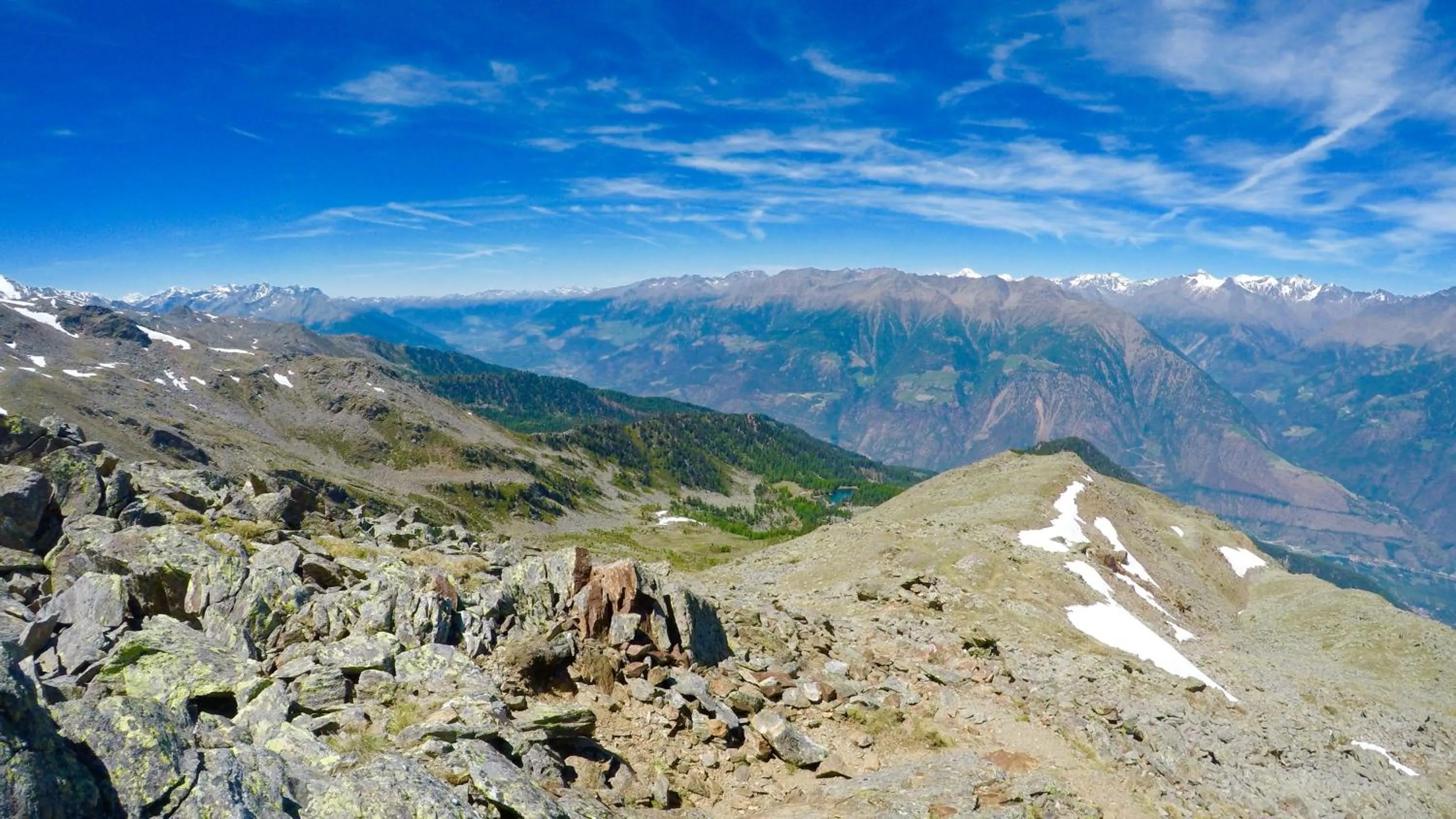 Hiking in Residence Karpoforus