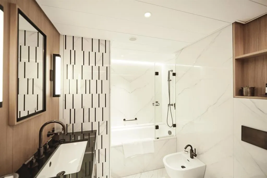 Bathroom in Storchen Zürich - Lifestyle Boutique Hotel