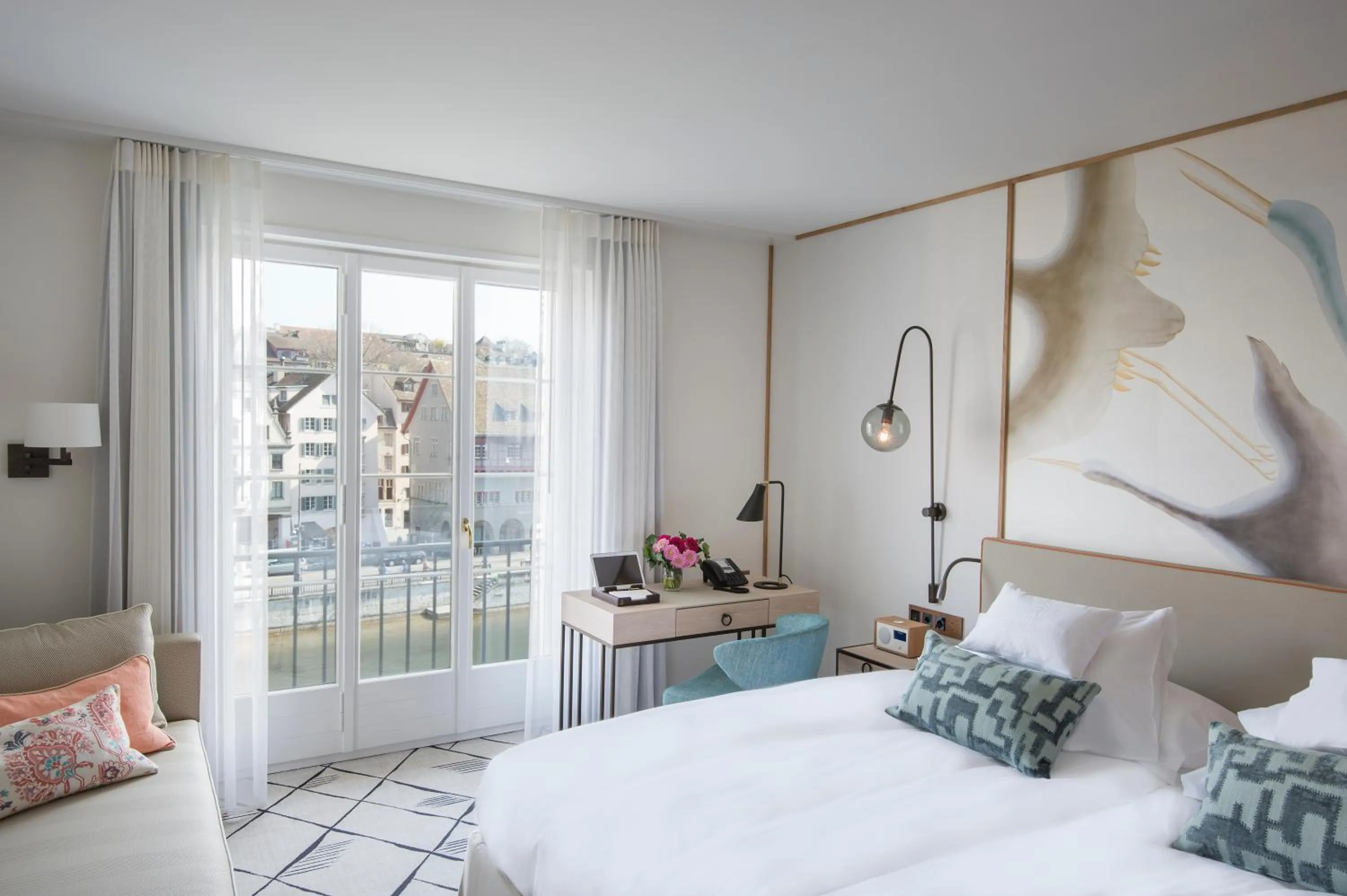 Photo of the whole room, Bed in Storchen Zürich - Lifestyle Boutique Hotel