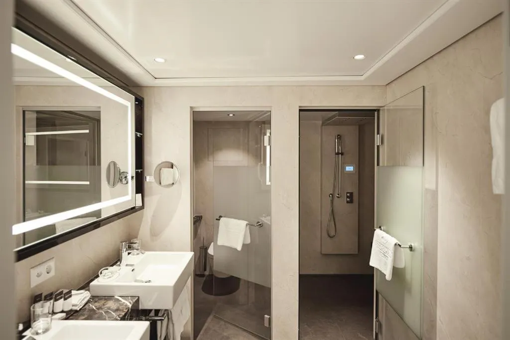 Bathroom in Storchen Zürich - Lifestyle Boutique Hotel