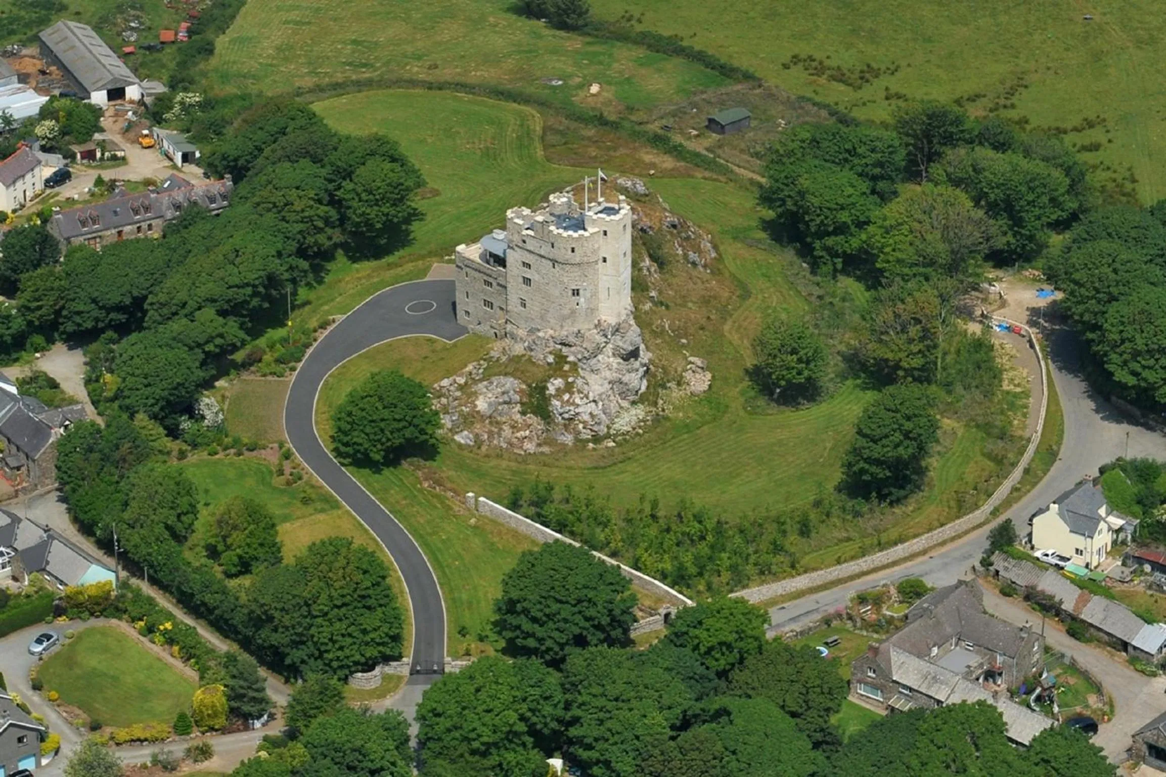 Garden view in Roch Castle