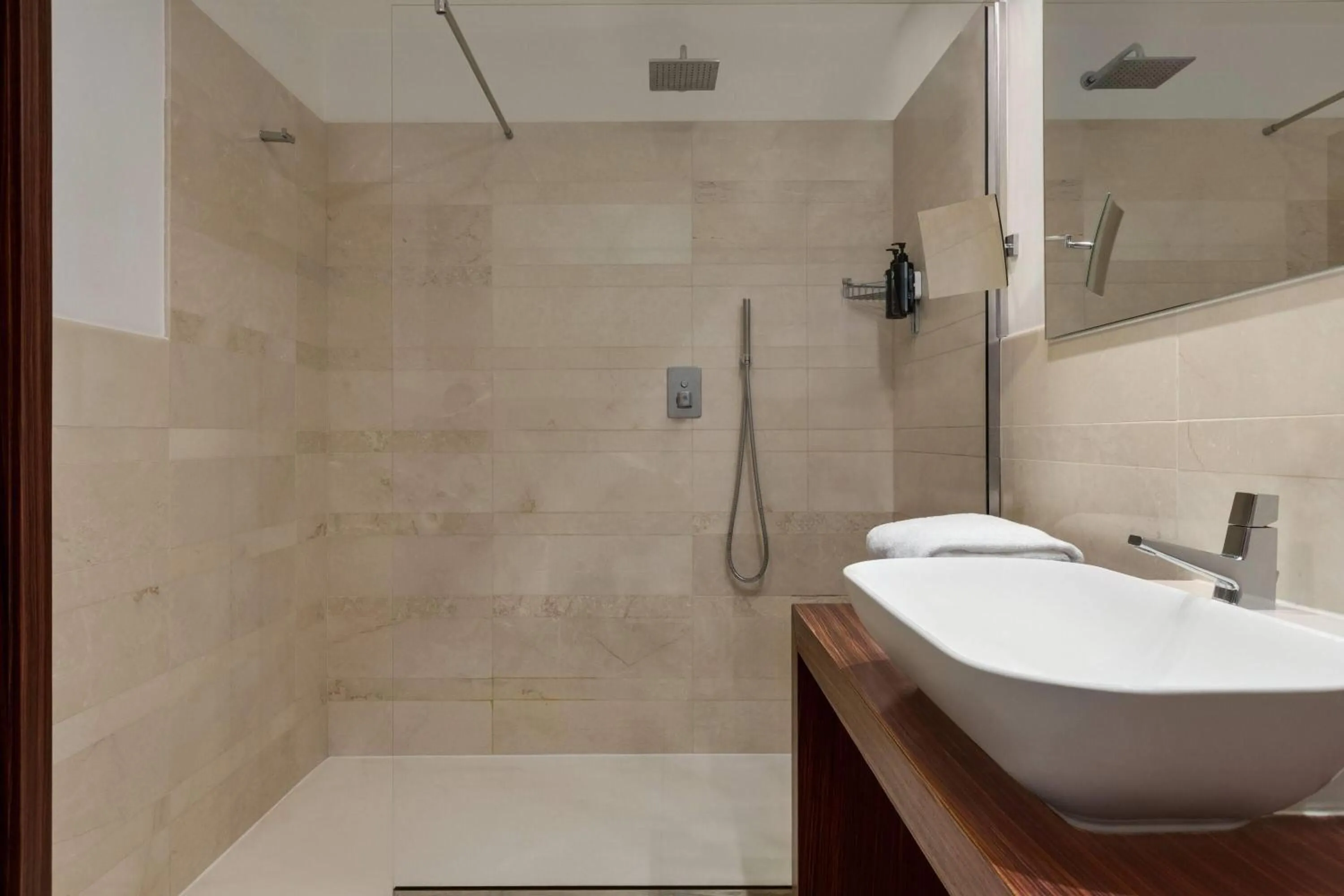Bathroom in Dolce by Wyndham Siracusa - I Monasteri Golf & Spa