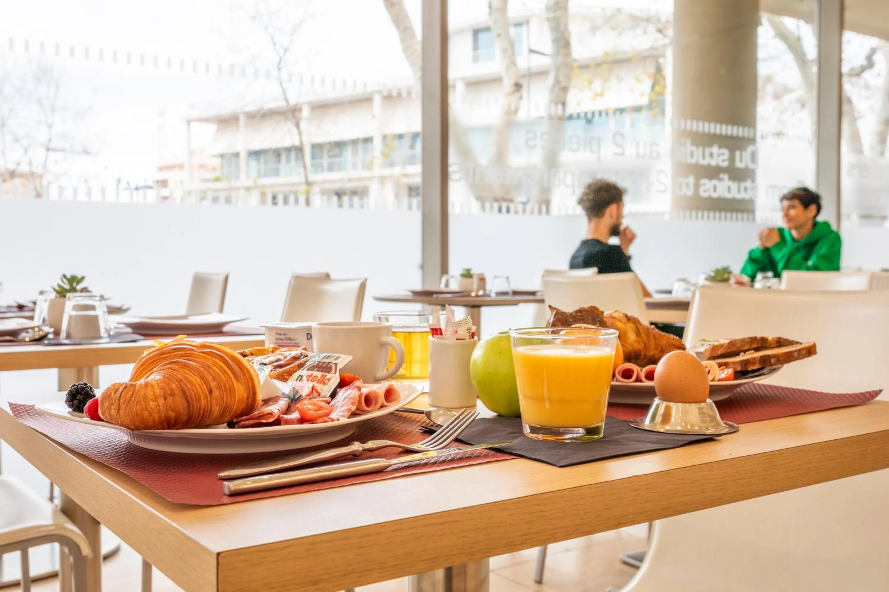 Breakfast in Zenitude Hôtel Résidences Marseille Saint-Charles